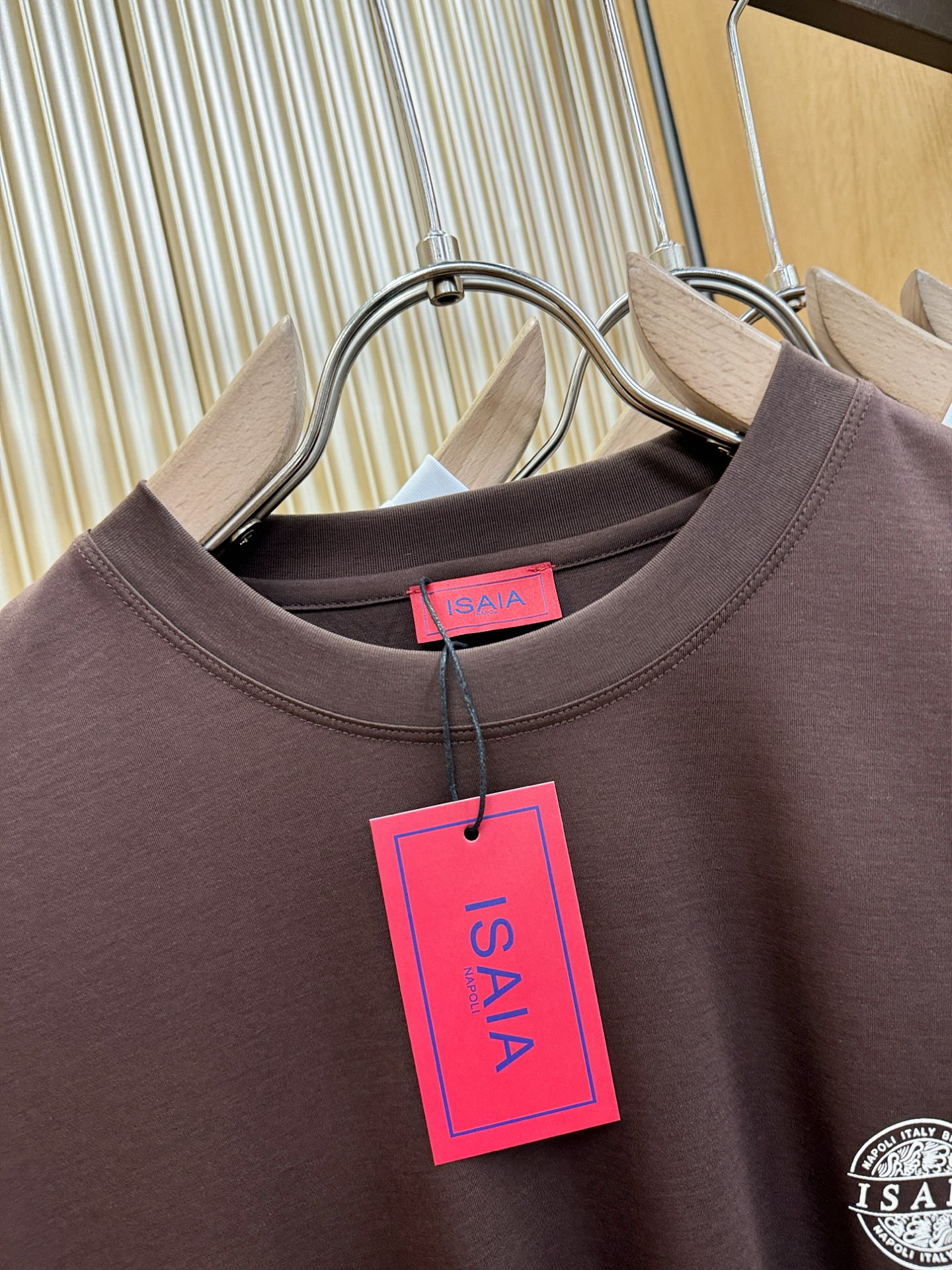 ISAIA 顶级品质 2026新品短袖！原版定制面料，手感柔软。顶级进口私货，时尚设计潮流短袖，不失奢华