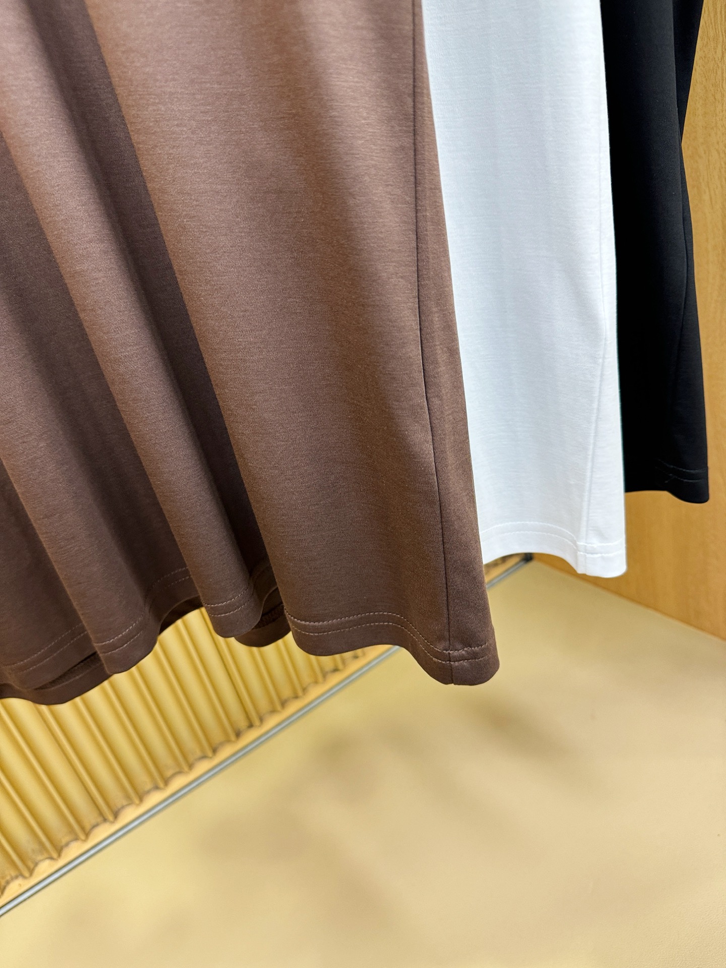 ISAIA 顶级品质 2026新品短袖！原版定制面料，手感柔软。顶级进口私货，时尚设计潮流短袖，不失奢华