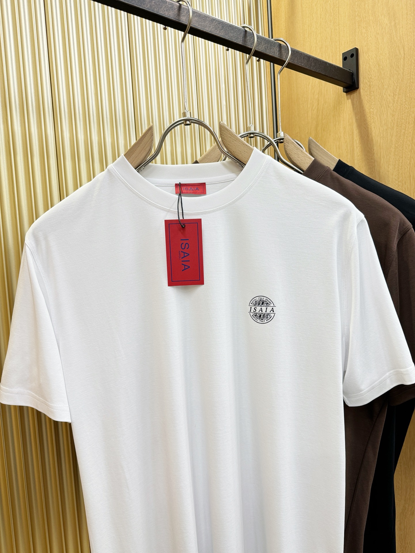ISAIA 顶级品质 2026新品短袖！原版定制面料，手感柔软。顶级进口私货，时尚设计潮流短袖，不失奢华