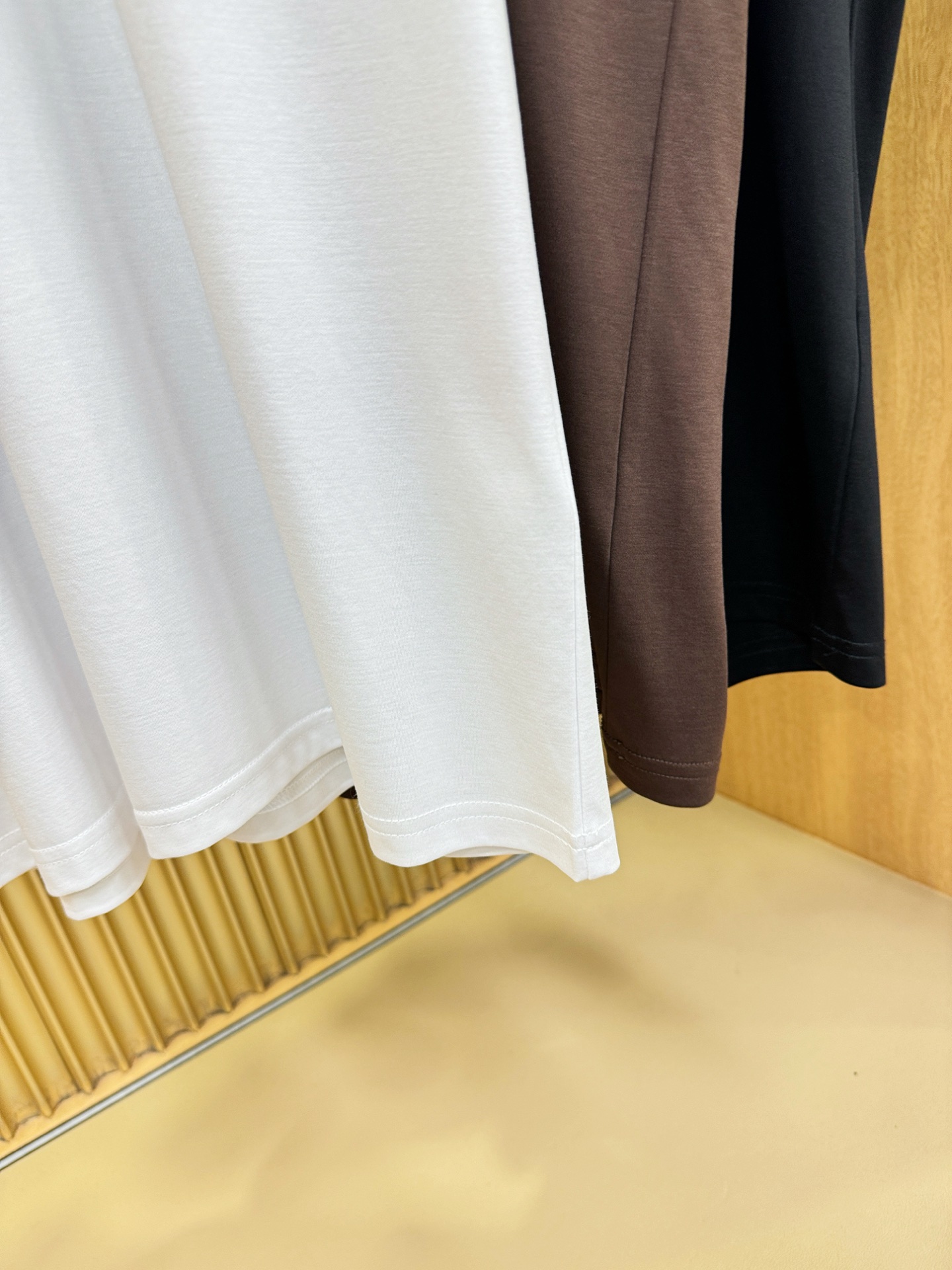 ISAIA 顶级品质 2026新品短袖！原版定制面料，手感柔软。顶级进口私货，时尚设计潮流短袖，不失奢华