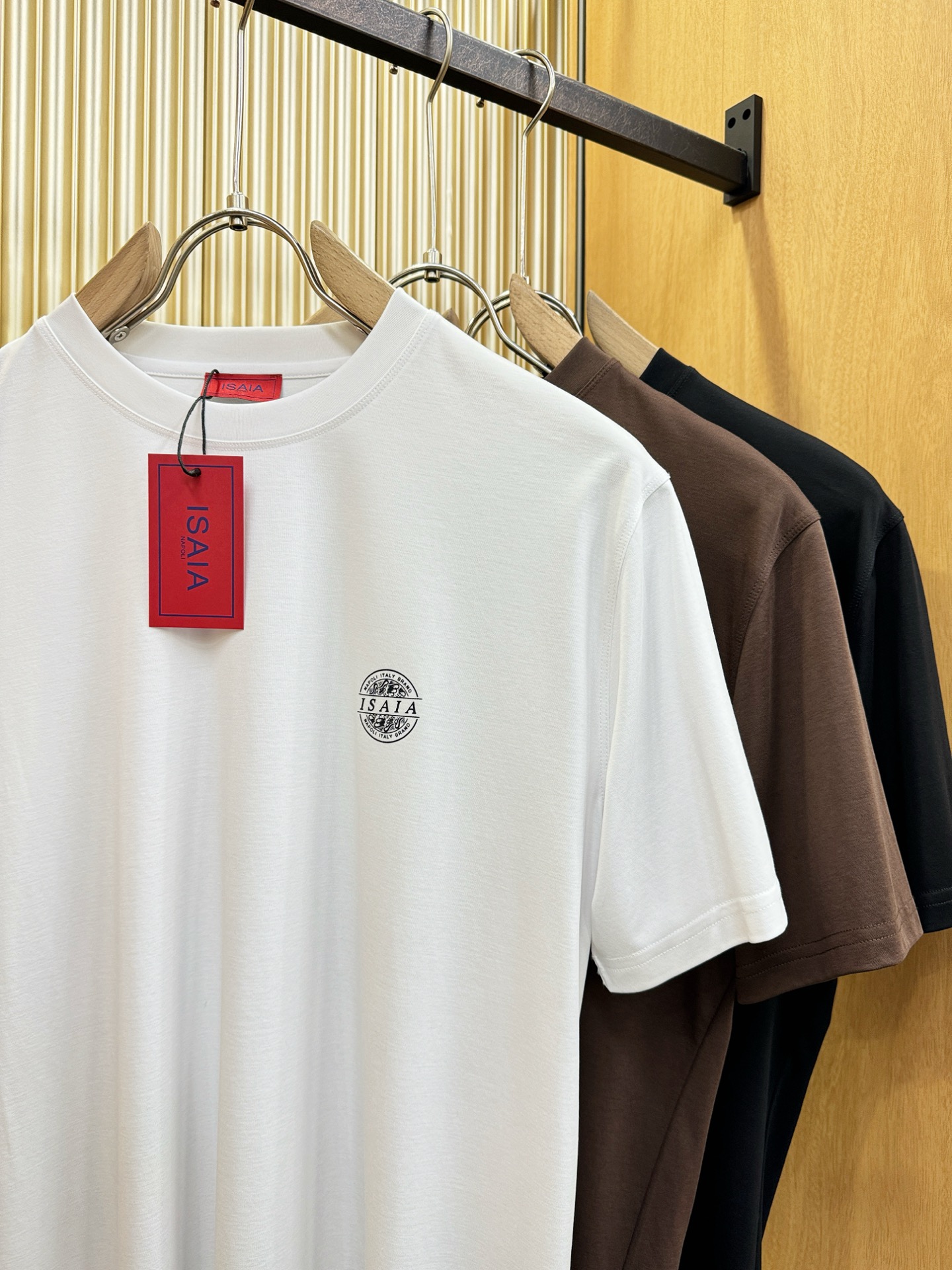 ISAIA 顶级品质 2026新品短袖！原版定制面料，手感柔软。顶级进口私货，时尚设计潮流短袖，不失奢华