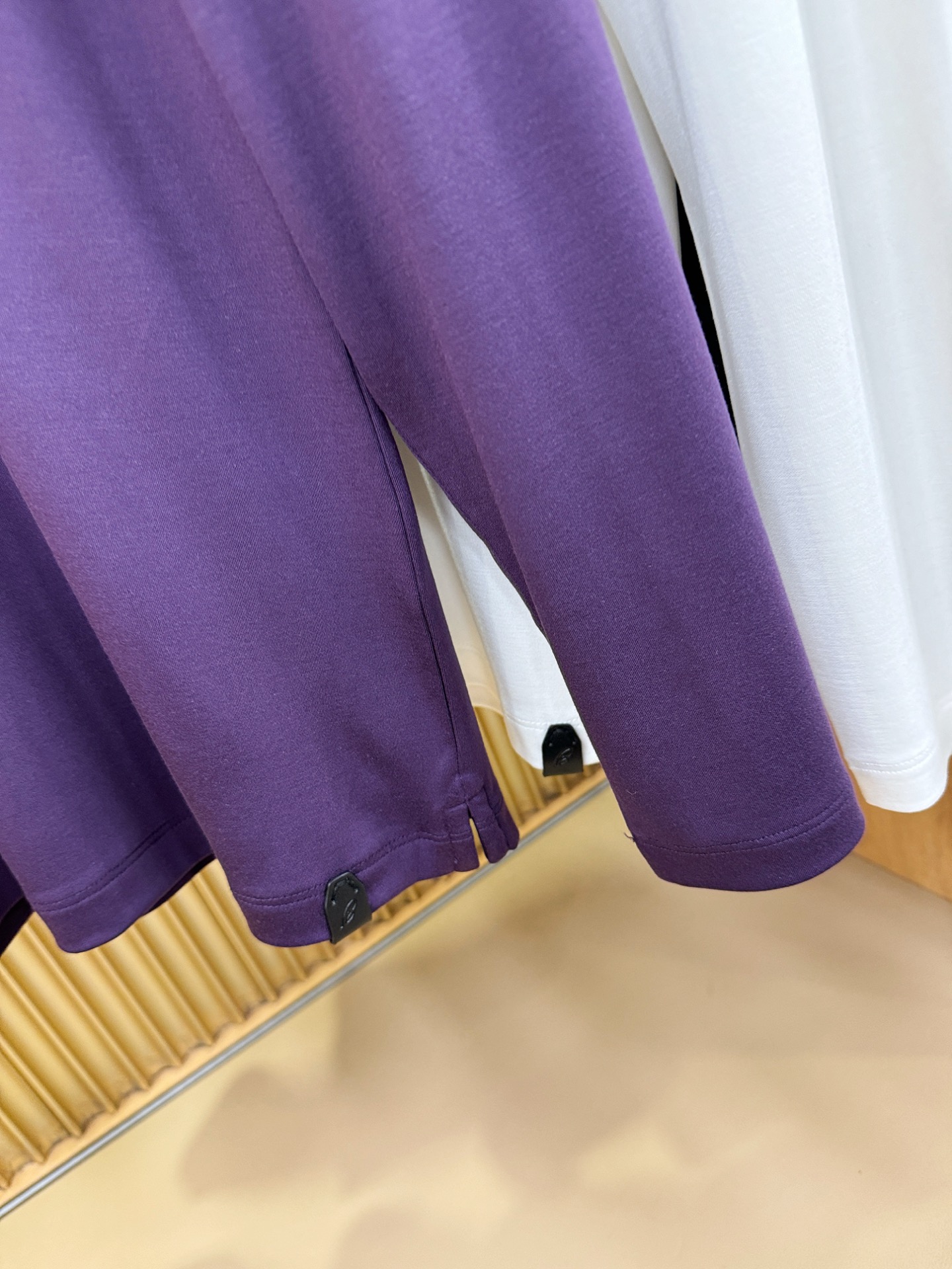 Brioni 布里奥尼 2026新品 长袖T恤，经典Logo设计，百搭款 官网同步发售 定制面料，柔软细