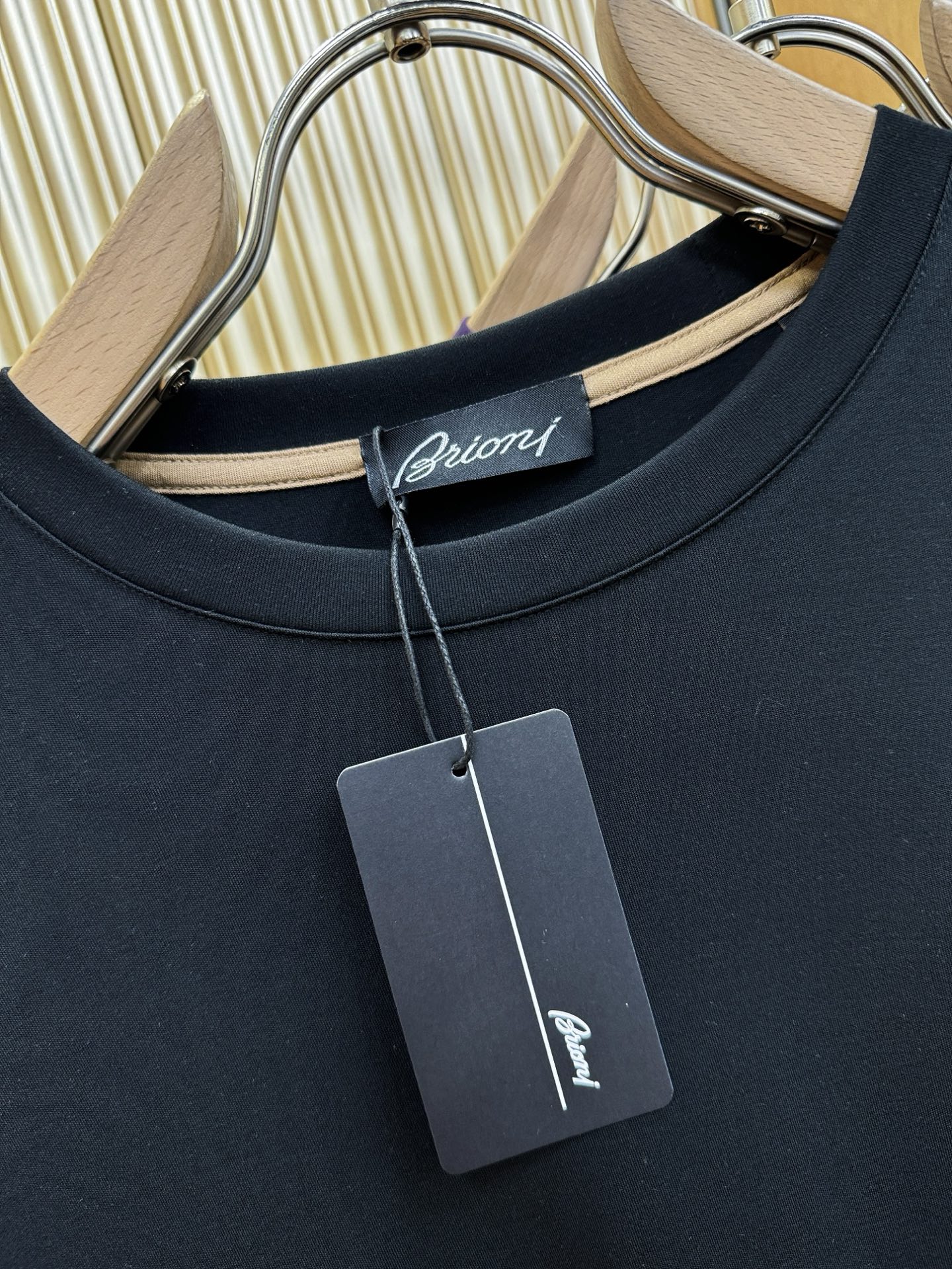 Brioni 布里奥尼 2026新品 长袖T恤，经典Logo设计，百搭款 官网同步发售 定制面料，柔软细