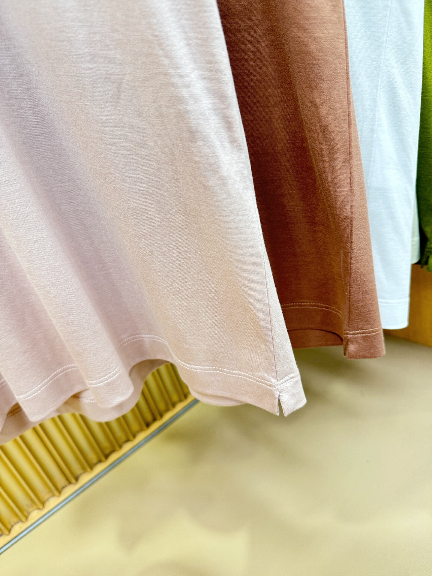 Loro Piana诺悠翩雅 顶级品质 2026新品短袖！原版定制面料，手感柔软。品牌Logo精工刺绣，