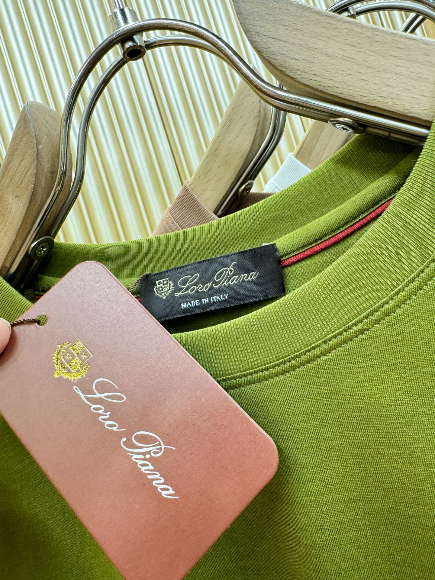 Loro Piana诺悠翩雅 顶级品质 2026新品短袖！原版定制面料，手感柔软。品牌Logo精工刺绣，