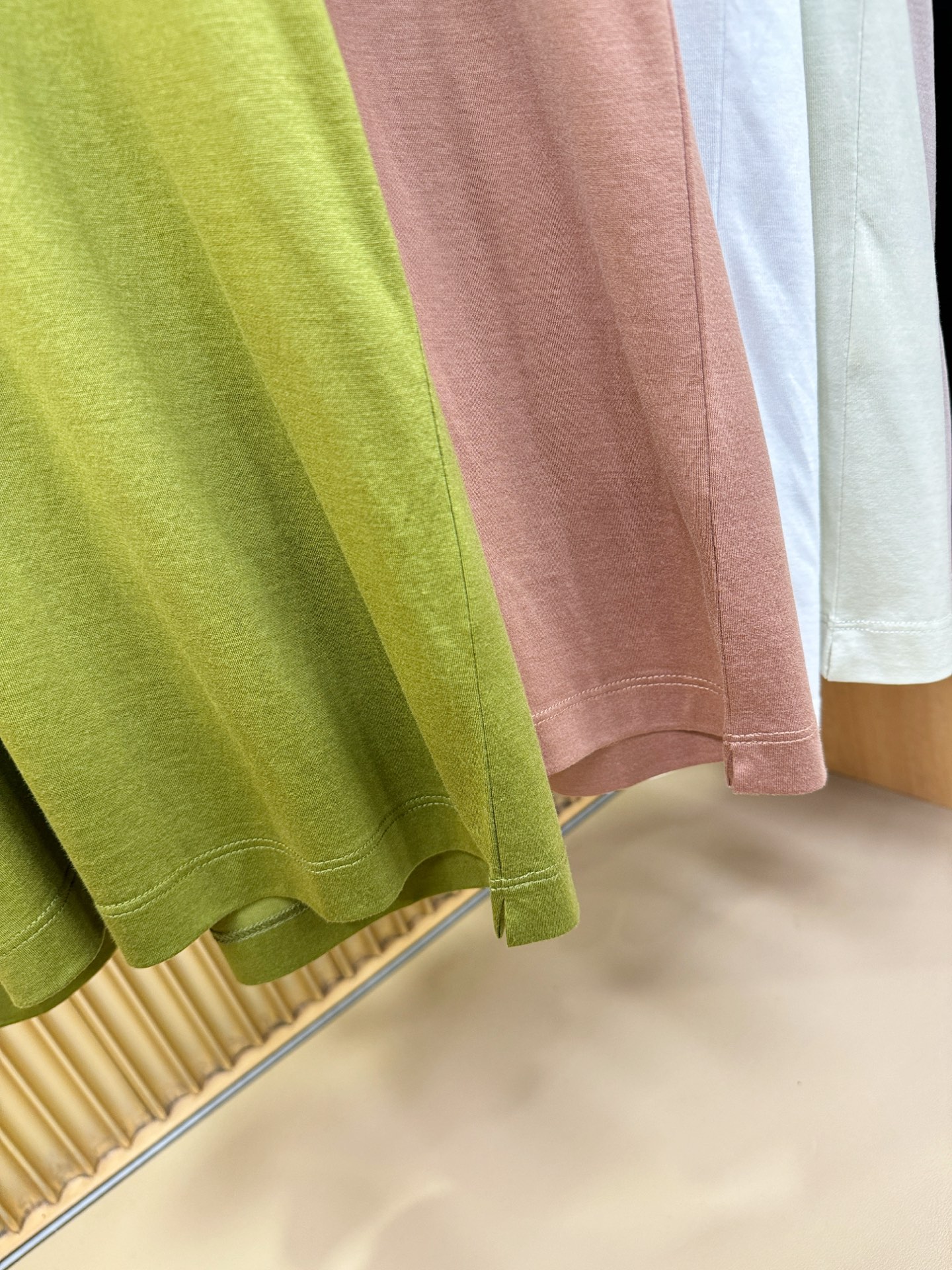 Loro Piana诺悠翩雅 顶级品质 2026新品短袖！原版定制面料，手感柔软。品牌Logo精工刺绣，