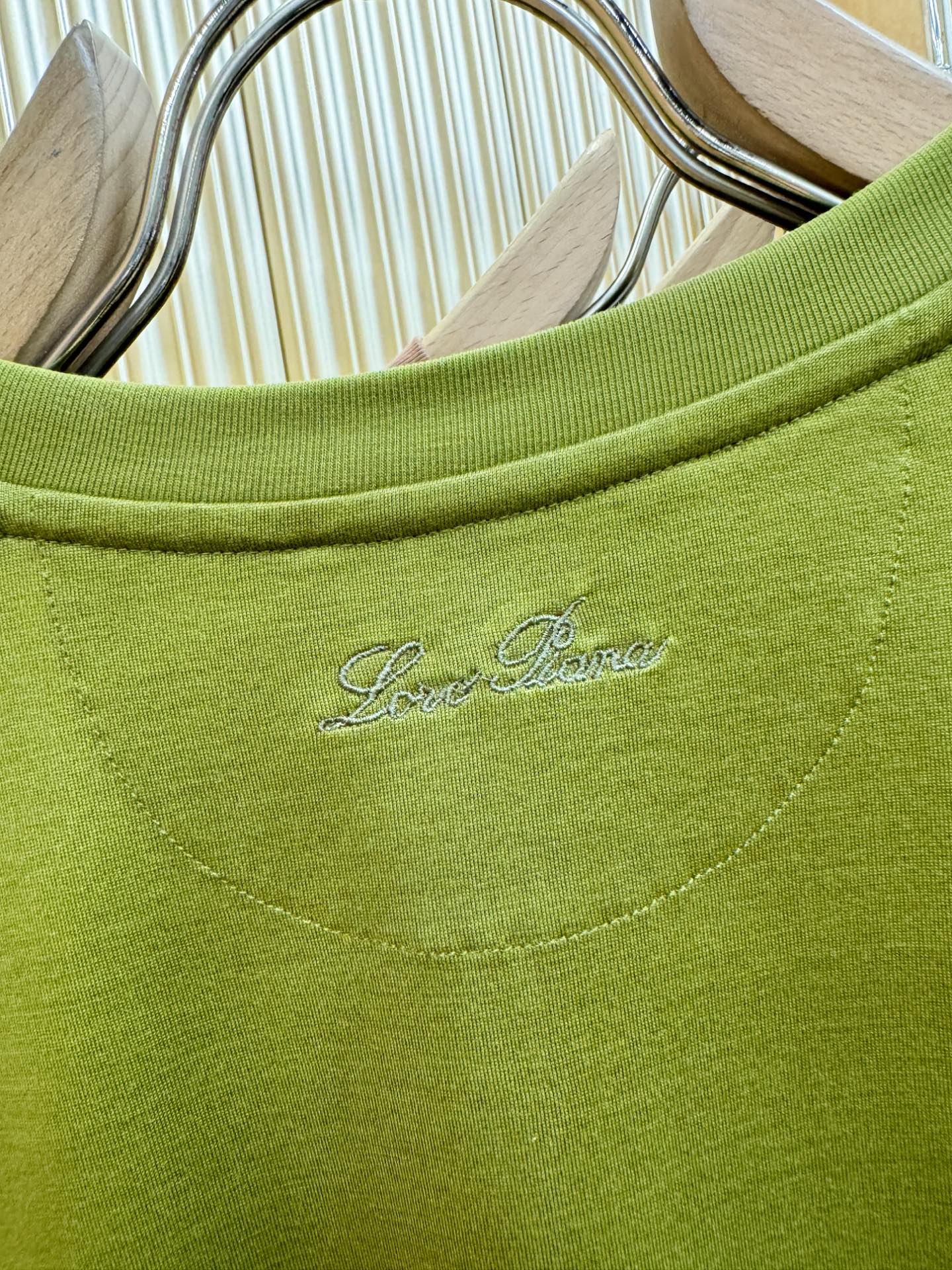 Loro Piana诺悠翩雅 顶级品质 2026新品短袖！原版定制面料，手感柔软。品牌Logo精工刺绣，