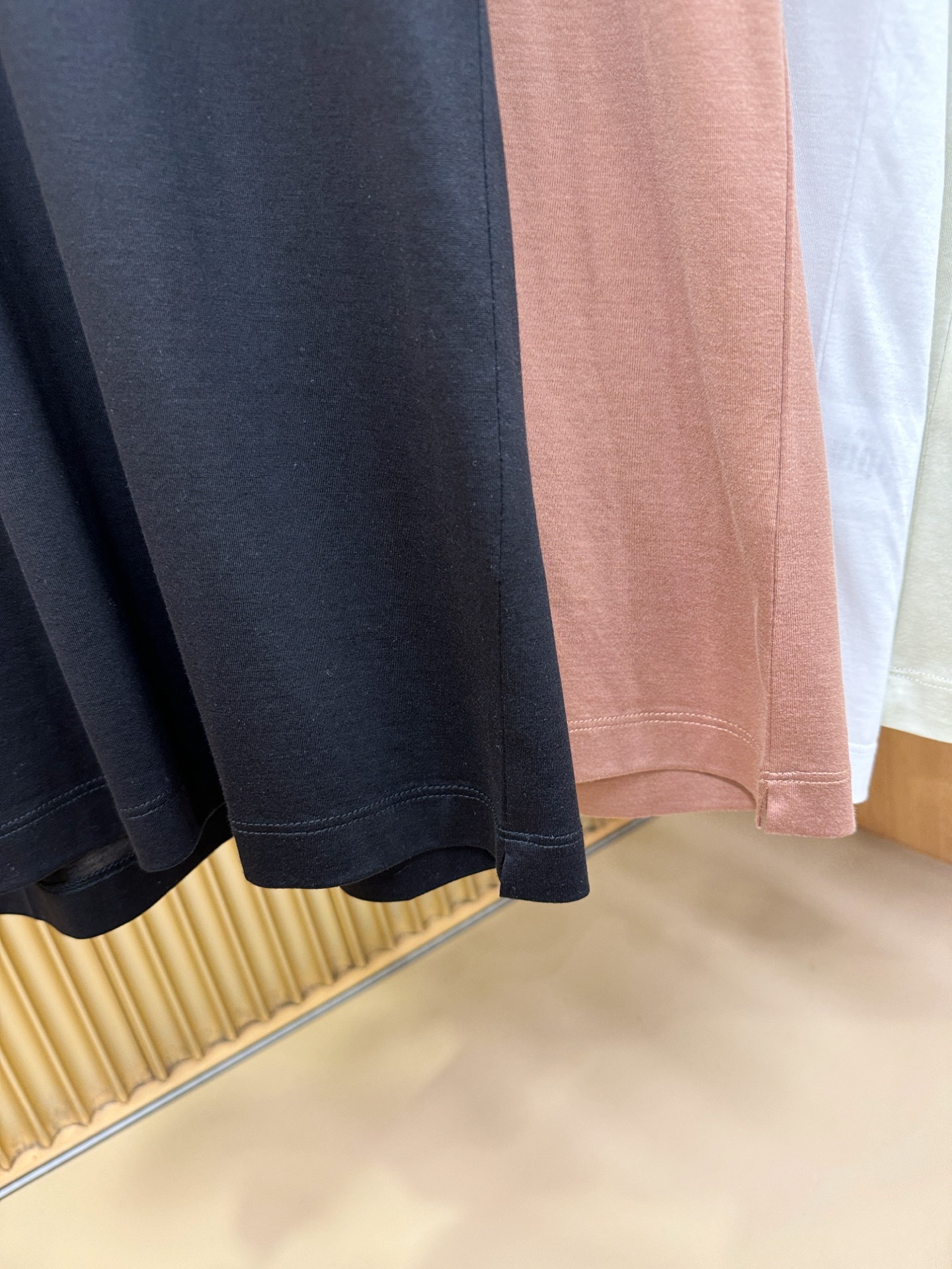 Loro Piana诺悠翩雅 顶级品质 2026新品短袖！原版定制面料，手感柔软。品牌Logo精工刺绣，