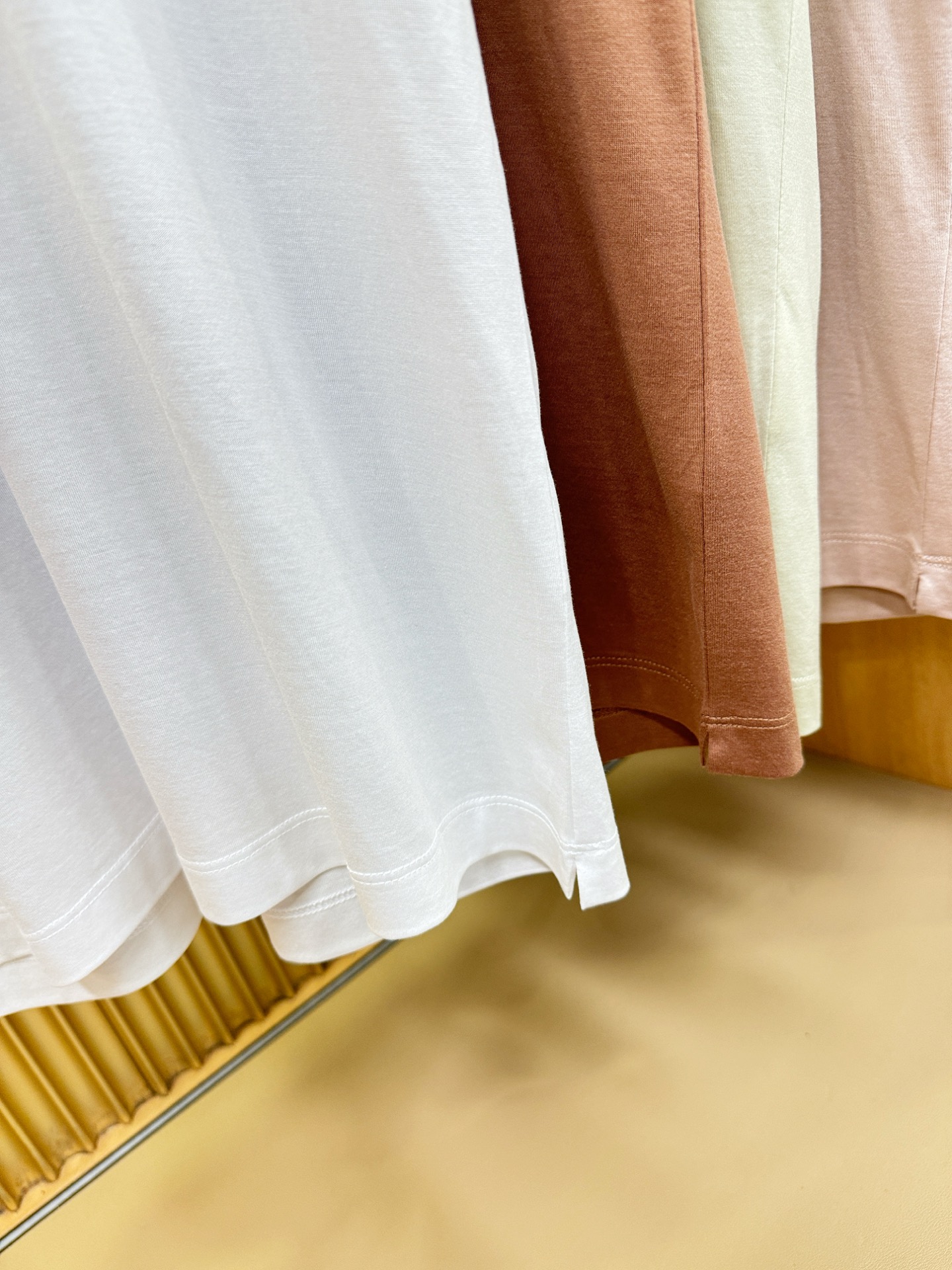 Loro Piana诺悠翩雅 顶级品质 2026新品短袖！原版定制面料，手感柔软。品牌Logo精工刺绣，