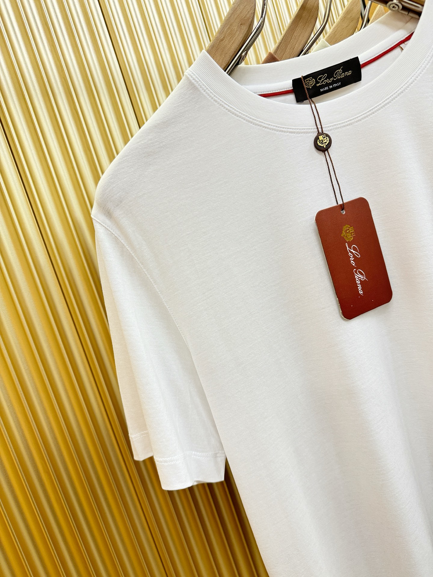 Loro Piana诺悠翩雅 顶级品质 2026新品短袖！原版定制面料，手感柔软。品牌Logo精工刺绣，