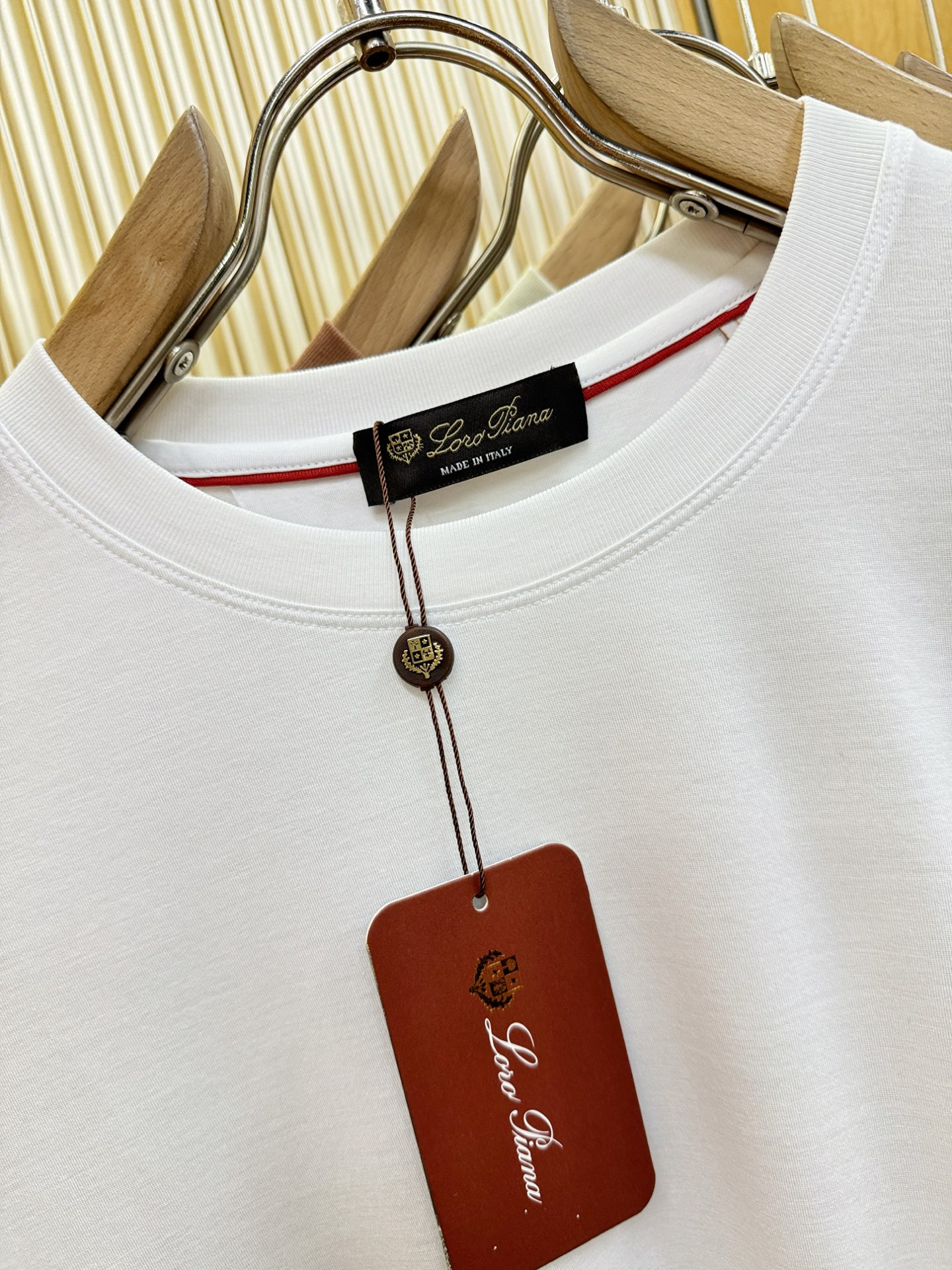 Loro Piana诺悠翩雅 顶级品质 2026新品短袖！原版定制面料，手感柔软。品牌Logo精工刺绣，