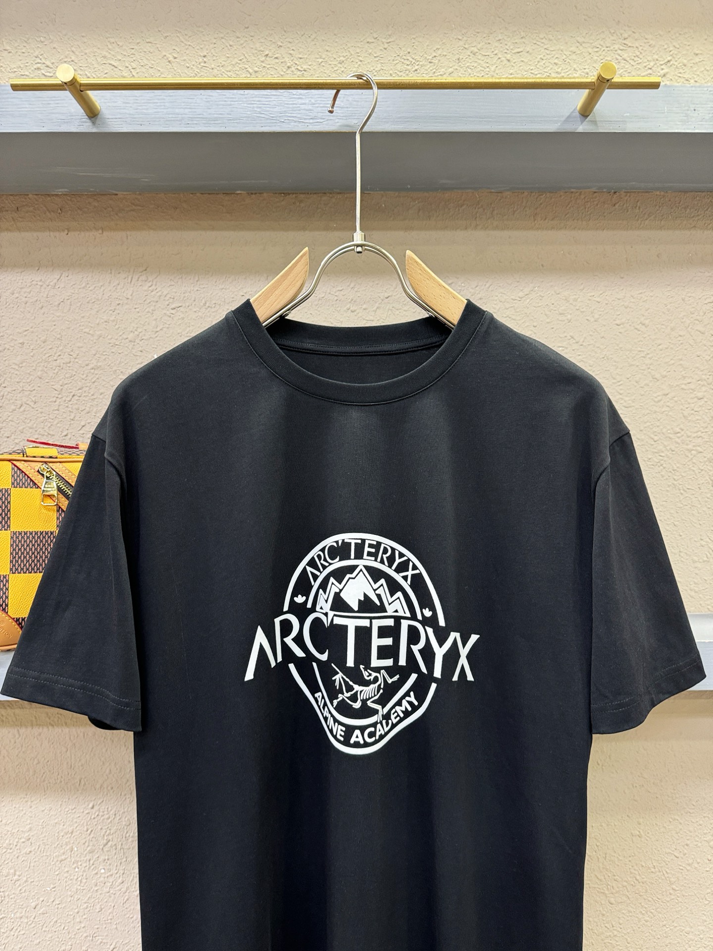 Arcteryx始祖鸟 2026新款短袖T恤！走秀图案时尚休闲短袖T恤衫！设计logo设计！极具设计精选