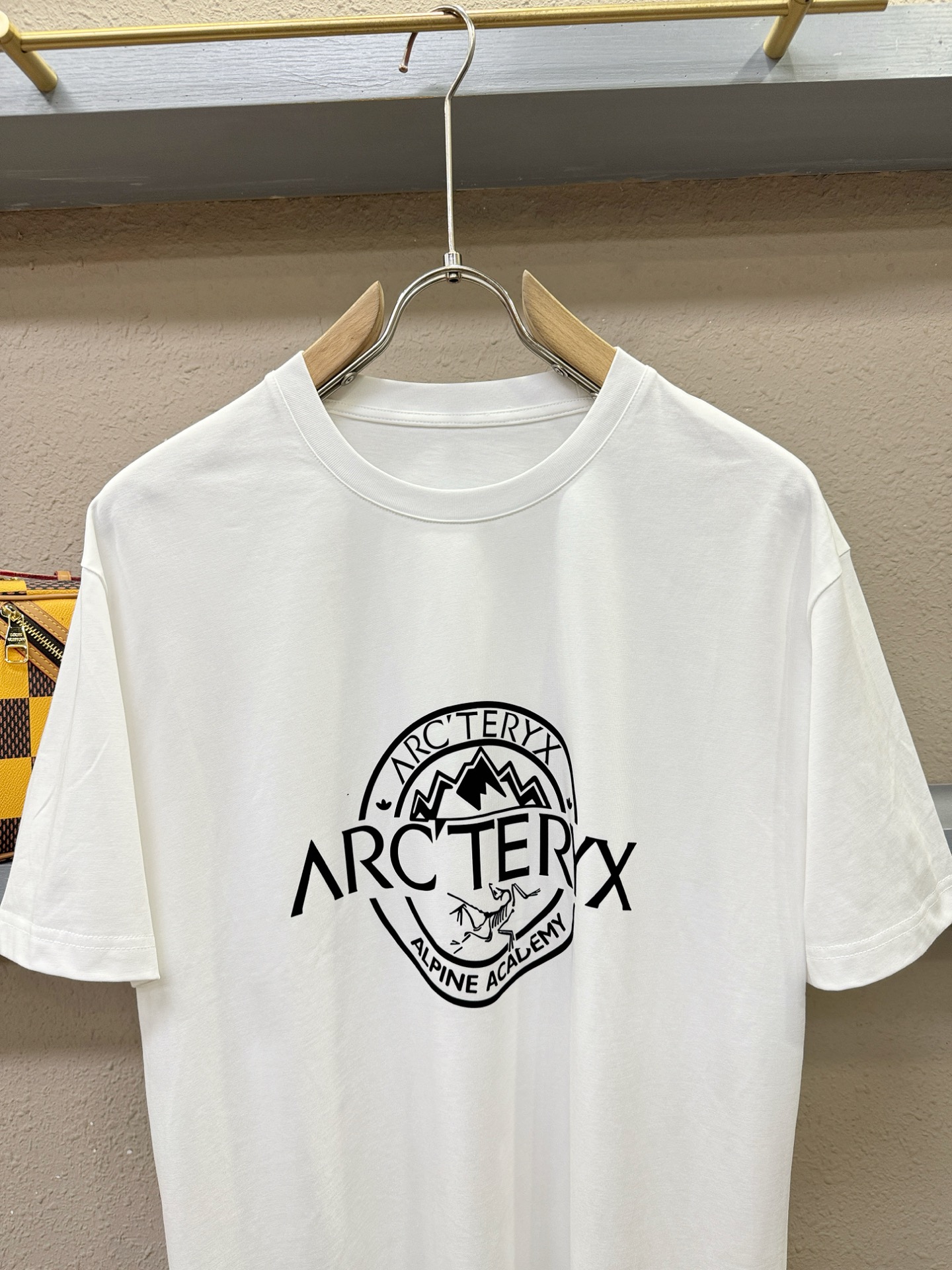 Arcteryx始祖鸟 2026新款短袖T恤！走秀图案时尚休闲短袖T恤衫！设计logo设计！极具设计精选