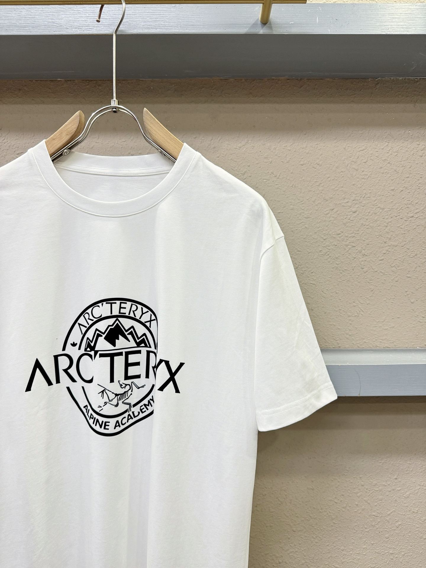 Arcteryx始祖鸟 2026新款短袖T恤！走秀图案时尚休闲短袖T恤衫！设计logo设计！极具设计精选