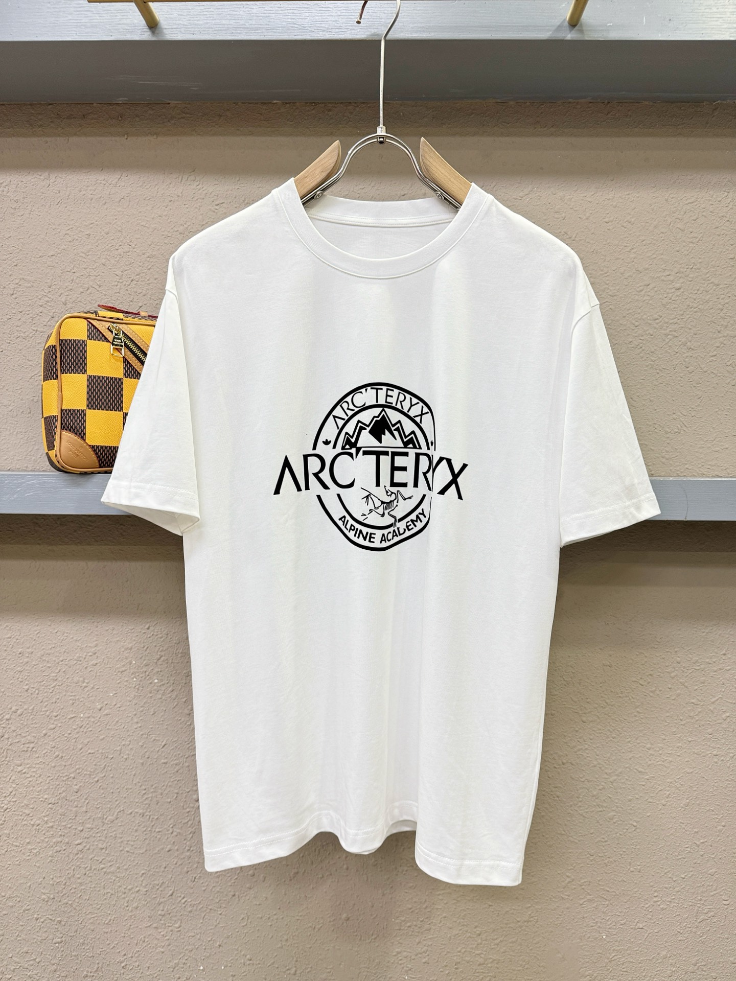 Arcteryx始祖鸟 2026新款短袖T恤！走秀图案时尚休闲短袖T恤衫！设计logo设计！极具设计精选