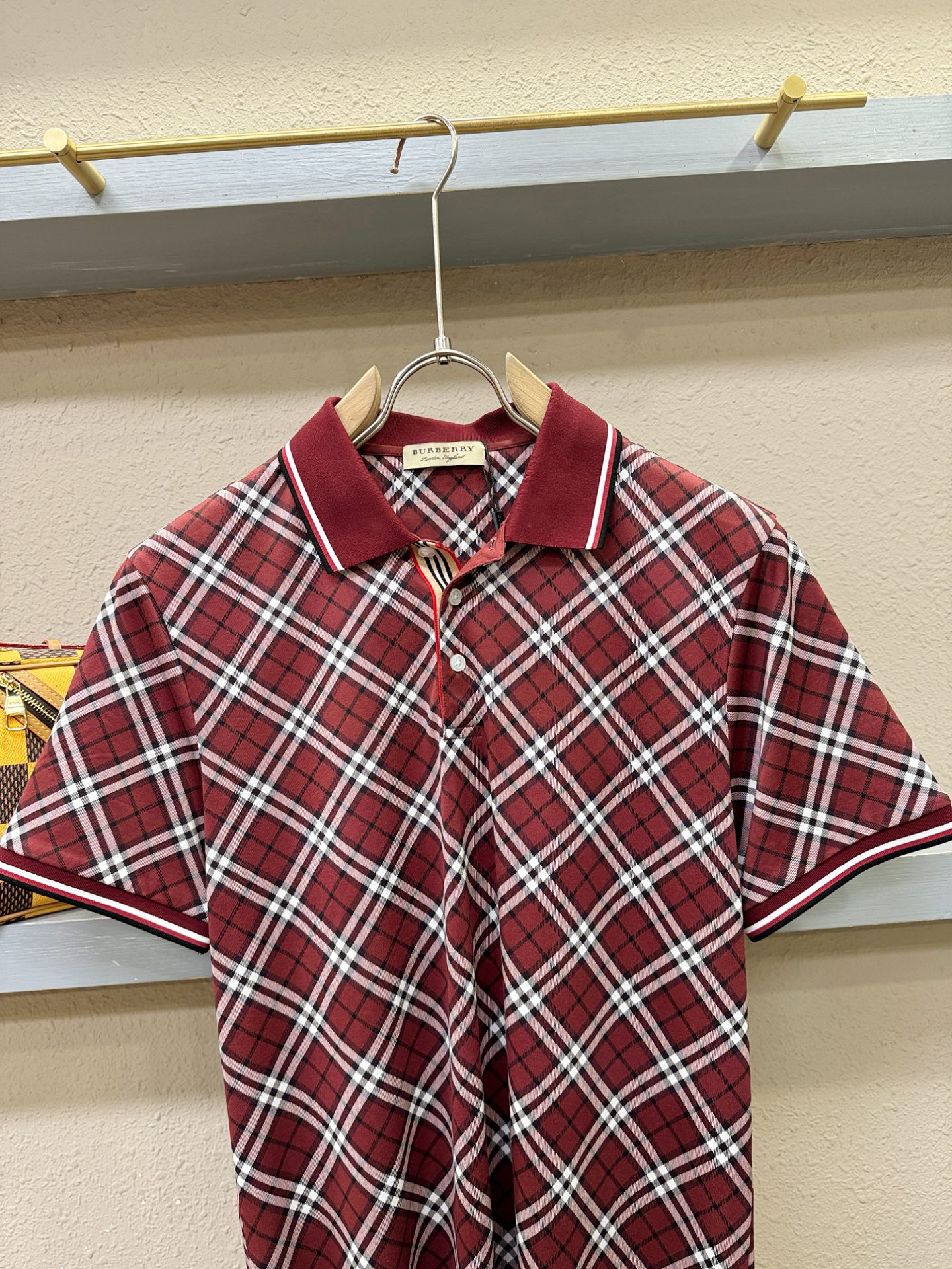 BURBERRY巴宝莉 2026春夏新款首发专柜最新款翻领短袖，100%丝光棉面料，高端订制 设计前卫时