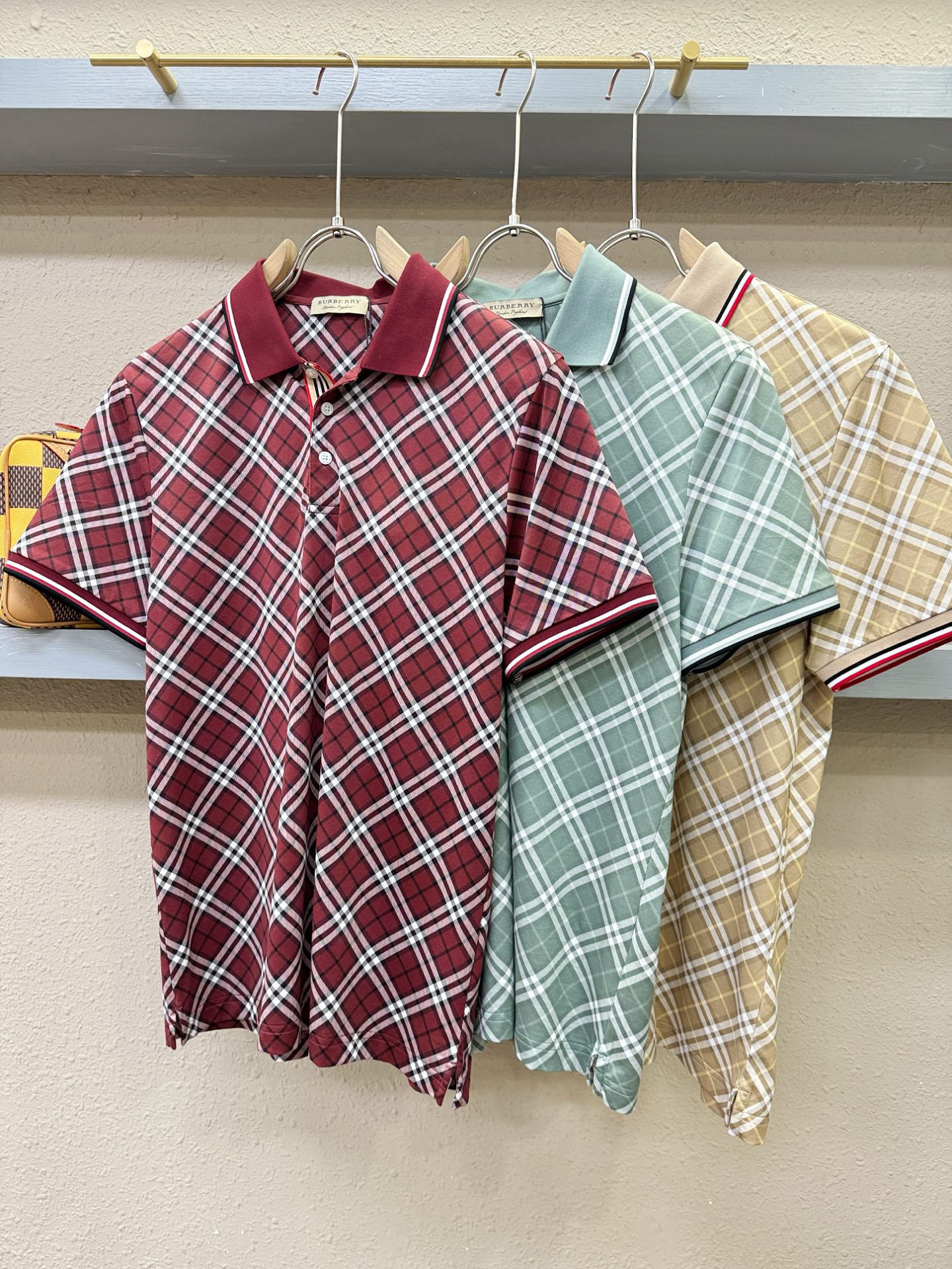 BURBERRY巴宝莉 2026春夏新款首发专柜最新款翻领短袖，100%丝光棉面料，高端订制 设计前卫时