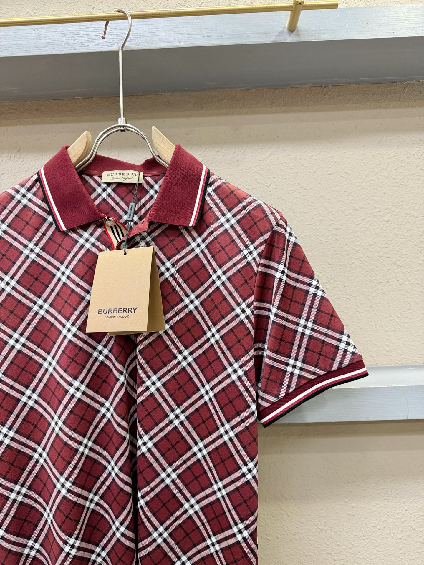 BURBERRY巴宝莉 2026春夏新款首发专柜最新款翻领短袖，100%丝光棉面料，高端订制 设计前卫时