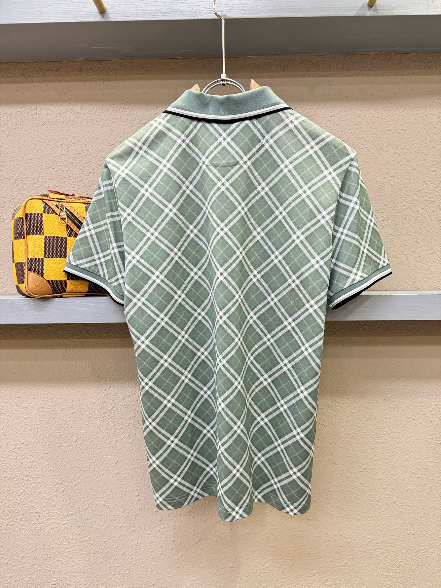 BURBERRY巴宝莉 2026春夏新款首发专柜最新款翻领短袖，100%丝光棉面料，高端订制 设计前卫时