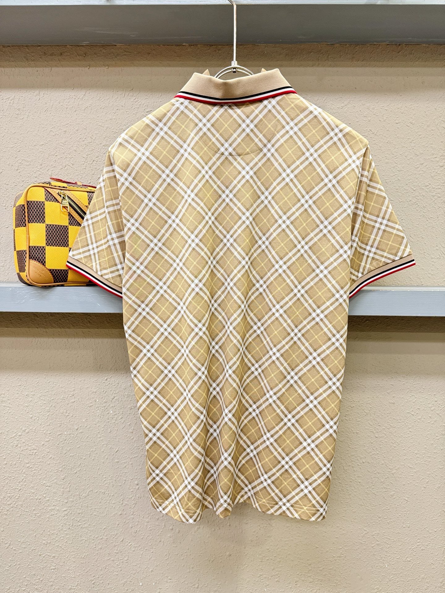 BURBERRY巴宝莉 2026春夏新款首发专柜最新款翻领短袖，100%丝光棉面料，高端订制 设计前卫时