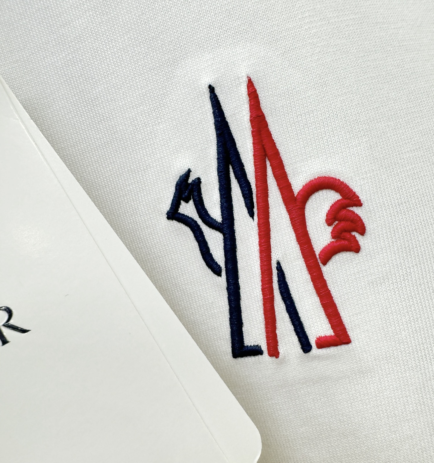 Moncler蒙口 顶级品质 2026新品短袖！原版定制面料，手感柔软。顶级进口私货，时尚设计潮流短袖，