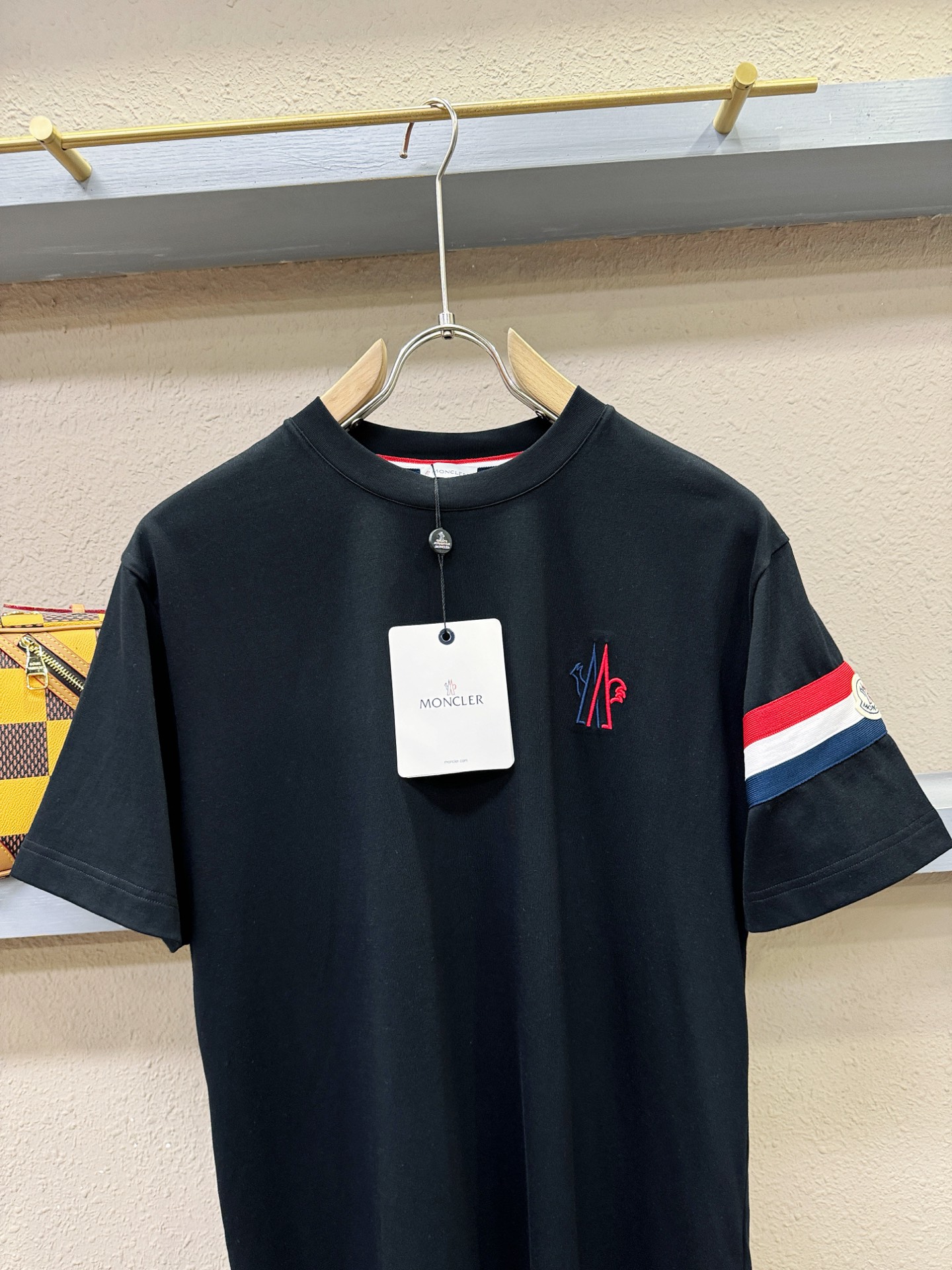 Moncler蒙口 顶级品质 2026新品短袖！原版定制面料，手感柔软。顶级进口私货，时尚设计潮流短袖，