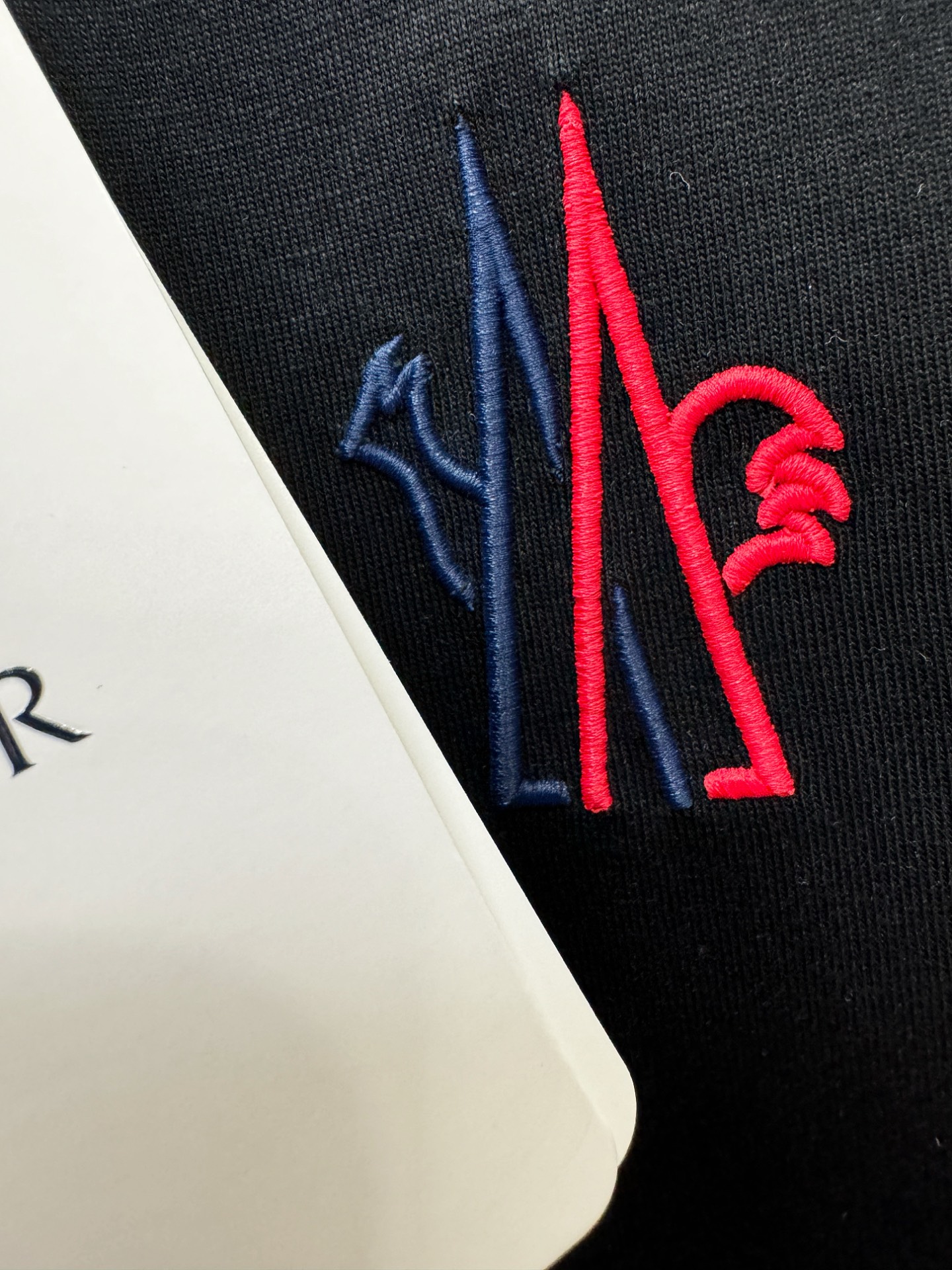 Moncler蒙口 顶级品质 2026新品短袖！原版定制面料，手感柔软。顶级进口私货，时尚设计潮流短袖，