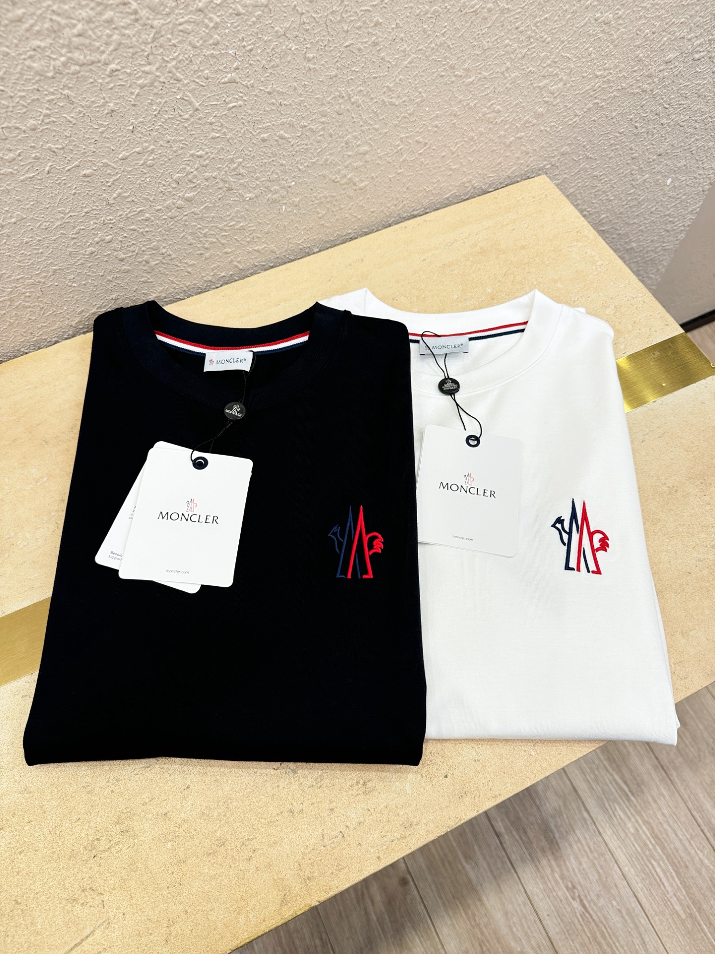 Moncler蒙口 顶级品质 2026新品短袖！原版定制面料，手感柔软。顶级进口私货，时尚设计潮流短袖，