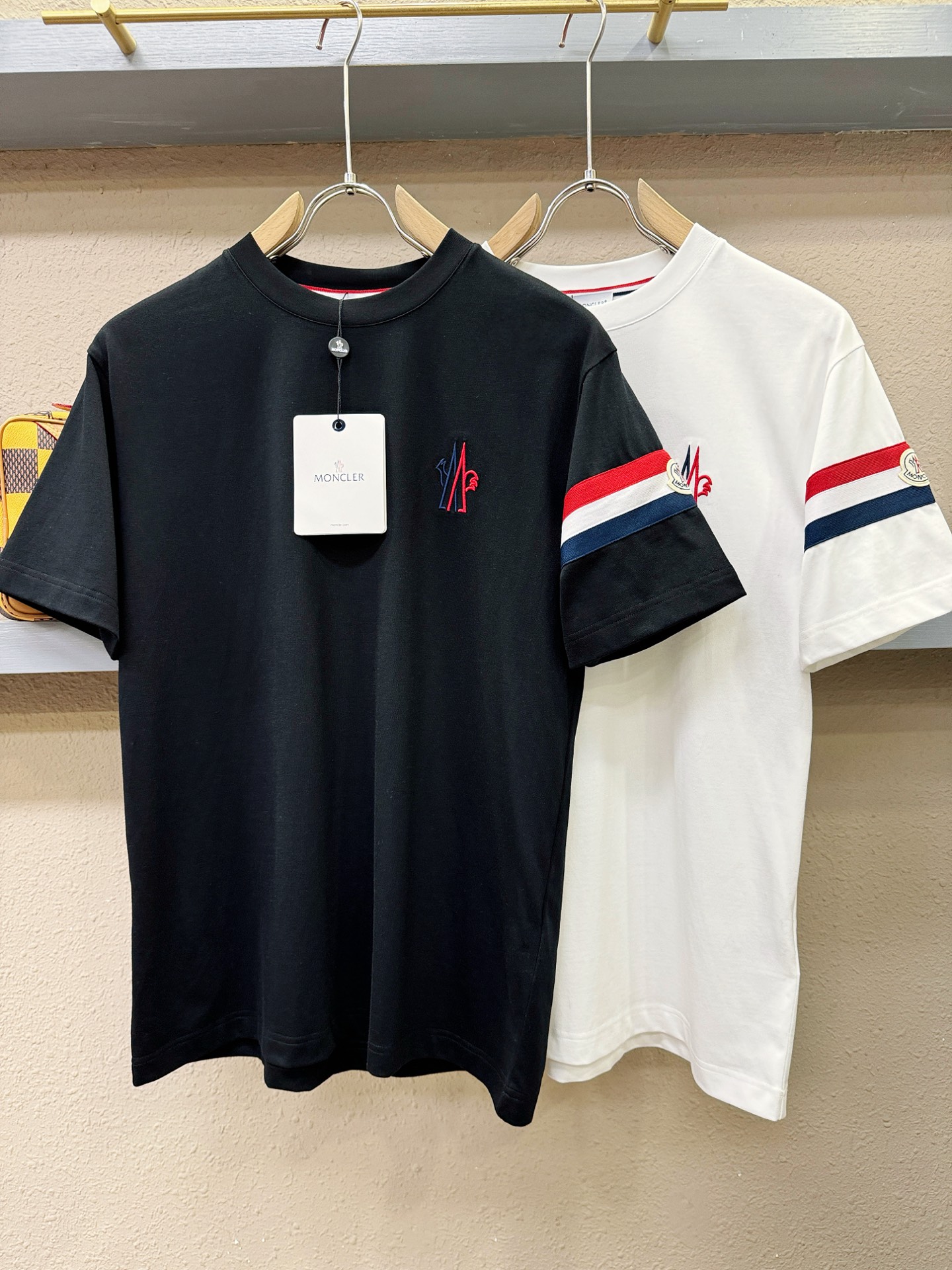 Moncler蒙口 顶级品质 2026新品短袖！原版定制面料，手感柔软。顶级进口私货，时尚设计潮流短袖，