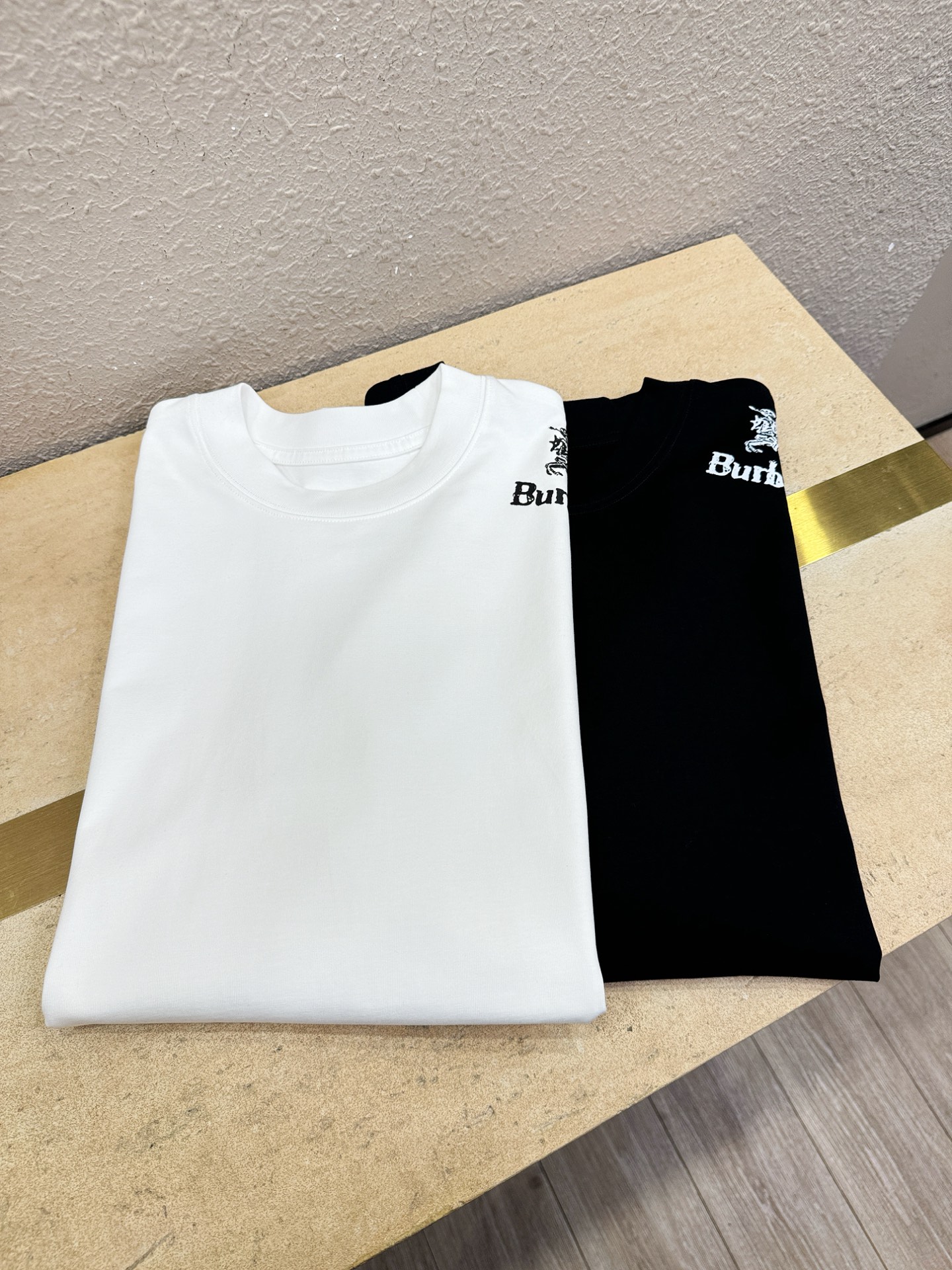BURBERRY巴宝莉 2026新款短袖T恤！走秀图案时尚休闲短袖T恤衫！设计logo设计！极具设计精选