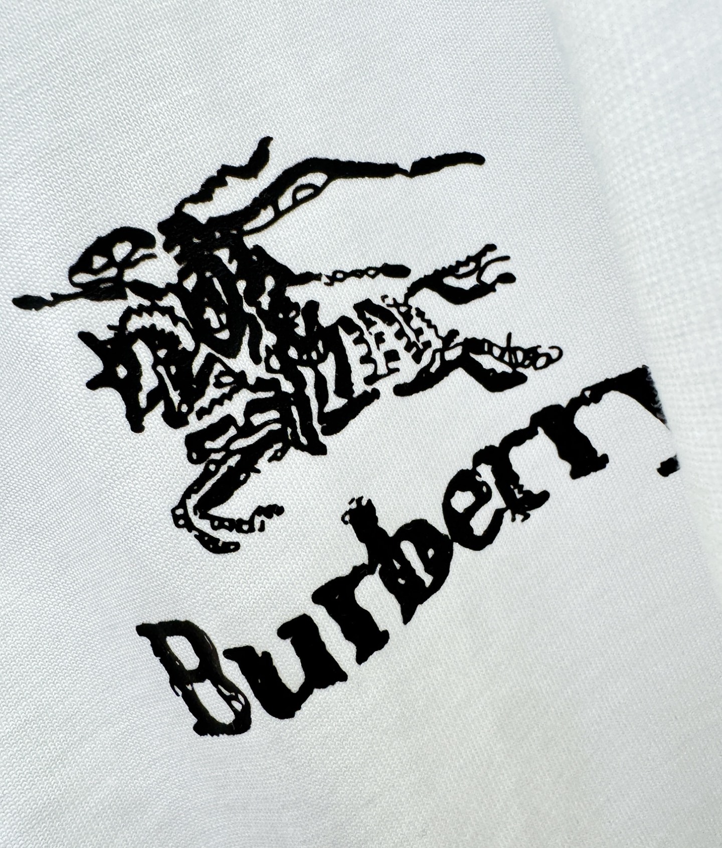 BURBERRY巴宝莉 2026新款短袖T恤！走秀图案时尚休闲短袖T恤衫！设计logo设计！极具设计精选
