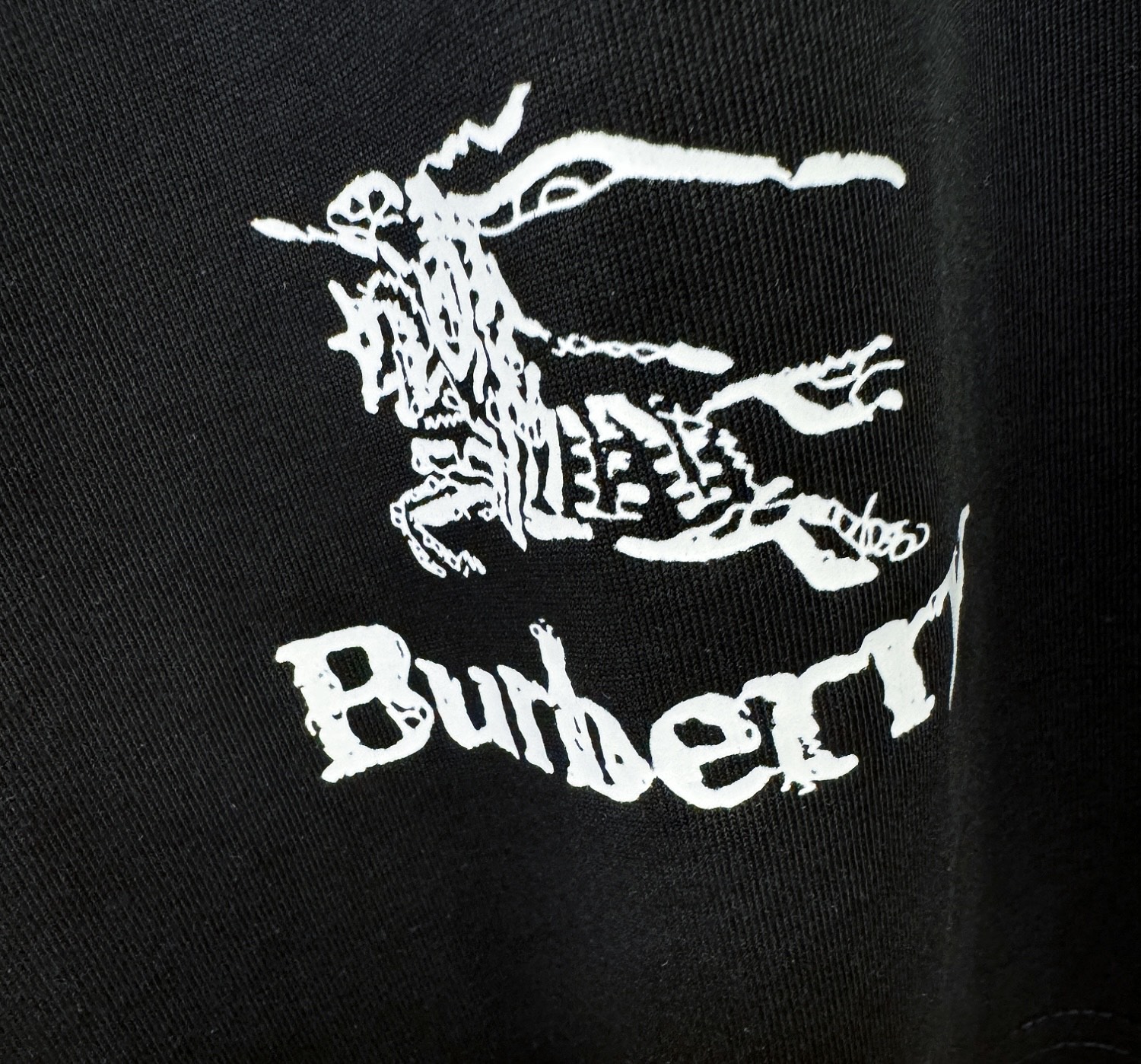 BURBERRY巴宝莉 2026新款短袖T恤！走秀图案时尚休闲短袖T恤衫！设计logo设计！极具设计精选