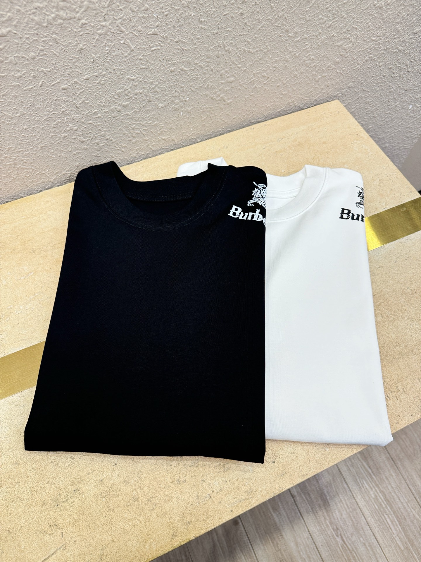 BURBERRY巴宝莉 2026新款短袖T恤！走秀图案时尚休闲短袖T恤衫！设计logo设计！极具设计精选