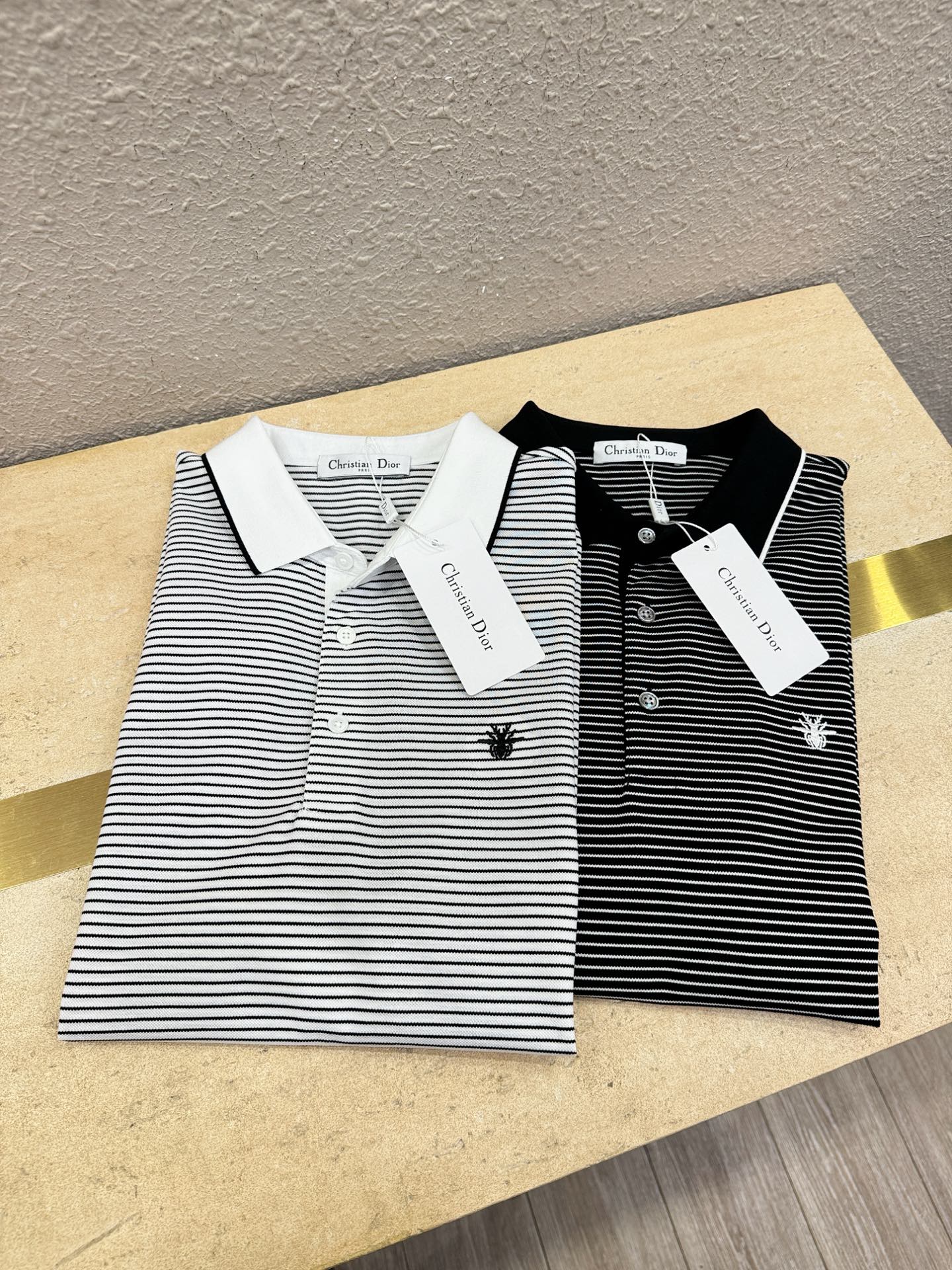 Dior迪奥 2026春夏新款首发专柜最新款翻领短袖，100%丝光棉面料，高端订制 设计前卫时尚！品牌l