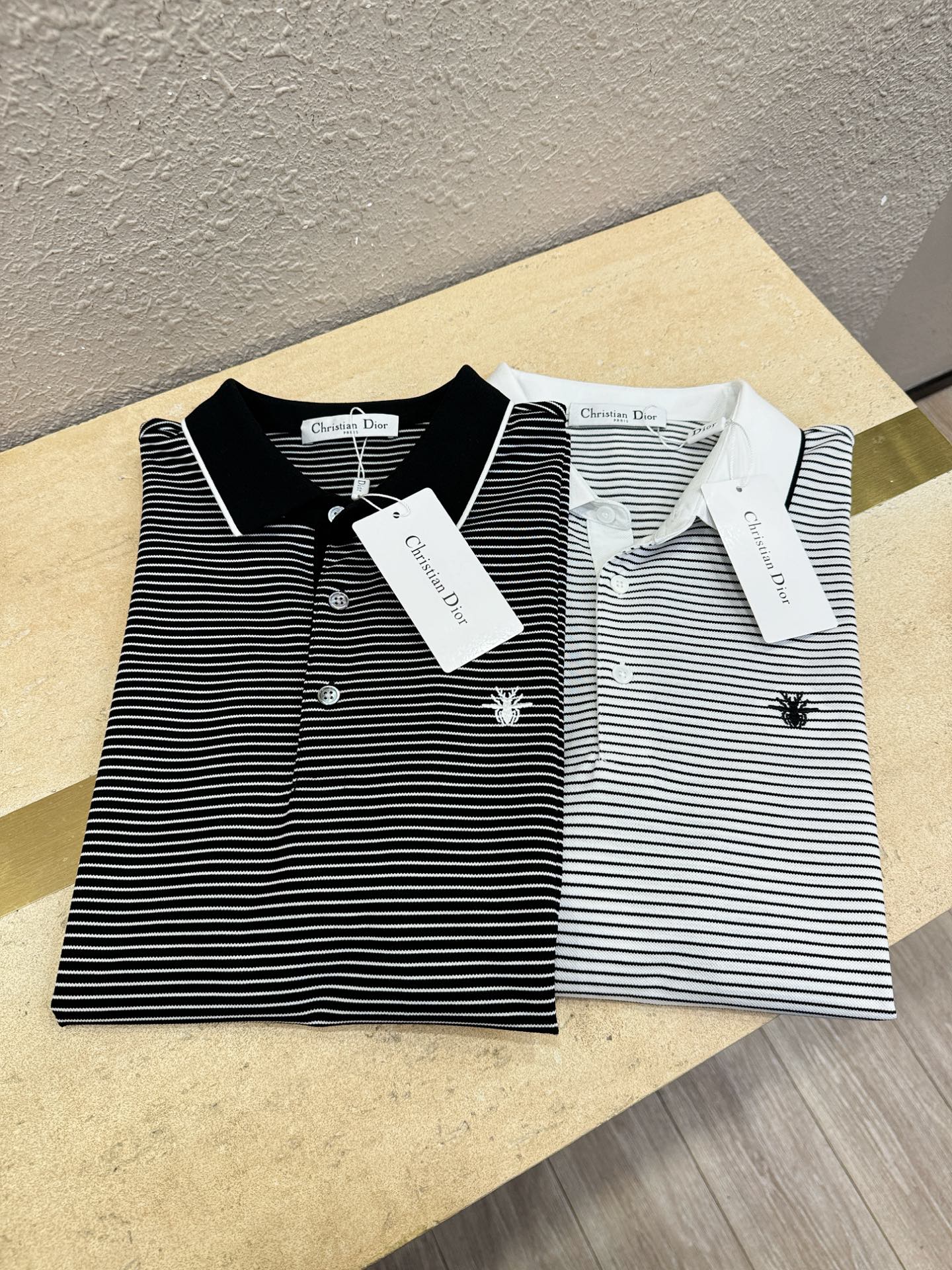 Dior迪奥 2026春夏新款首发专柜最新款翻领短袖，100%丝光棉面料，高端订制 设计前卫时尚！品牌l