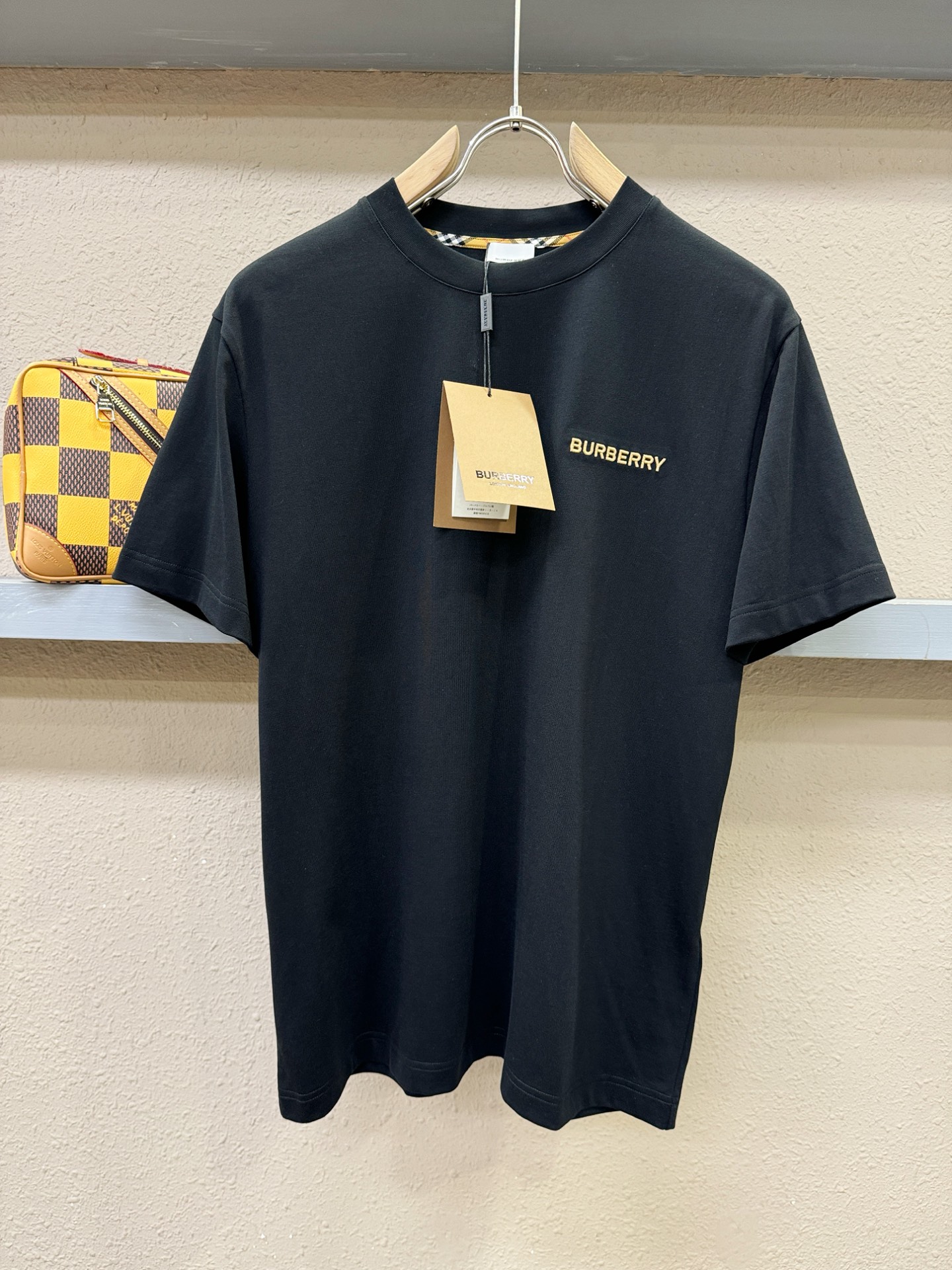 BURBERRY巴宝莉 顶级品质 2026新品短袖！原版定制面料，手感柔软。顶级进口私货，时尚设计潮流短
