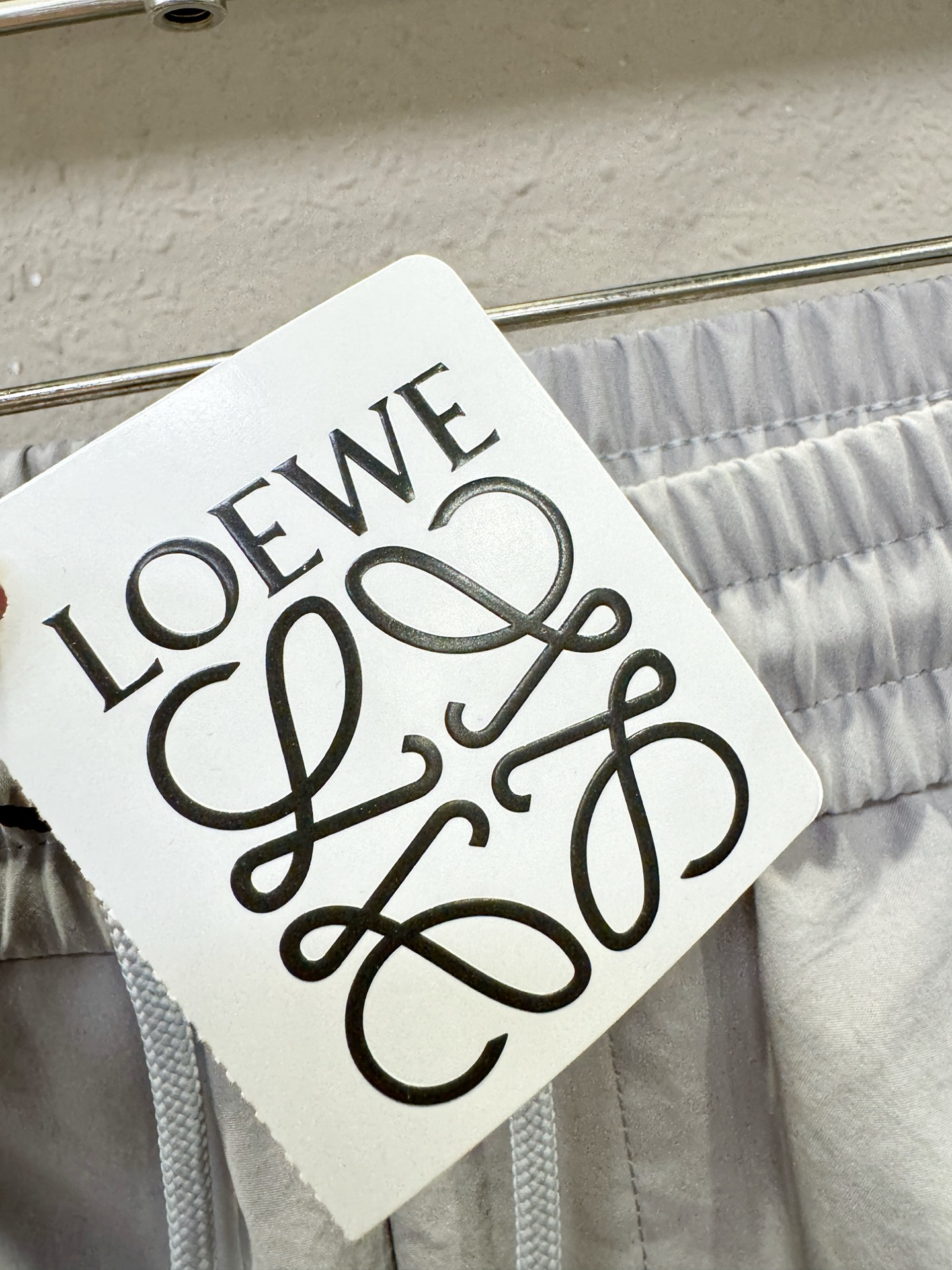 LOEWE罗意威，爆款短裤2026ss新款男士休闲短裤，高端版本！专柜定制面料 透气舒适度高，细节无可挑