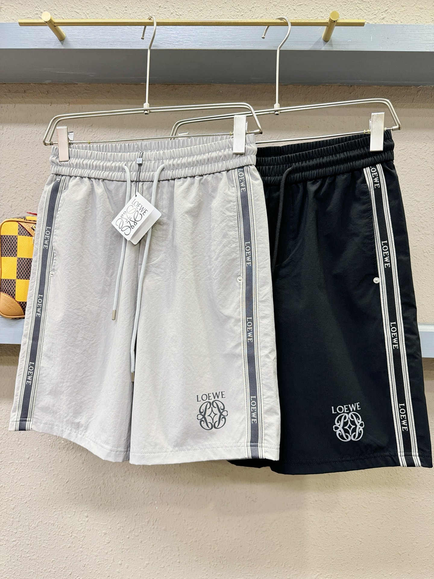 LOEWE罗意威，爆款短裤2026ss新款男士休闲短裤，高端版本！专柜定制面料 透气舒适度高，细节无可挑
