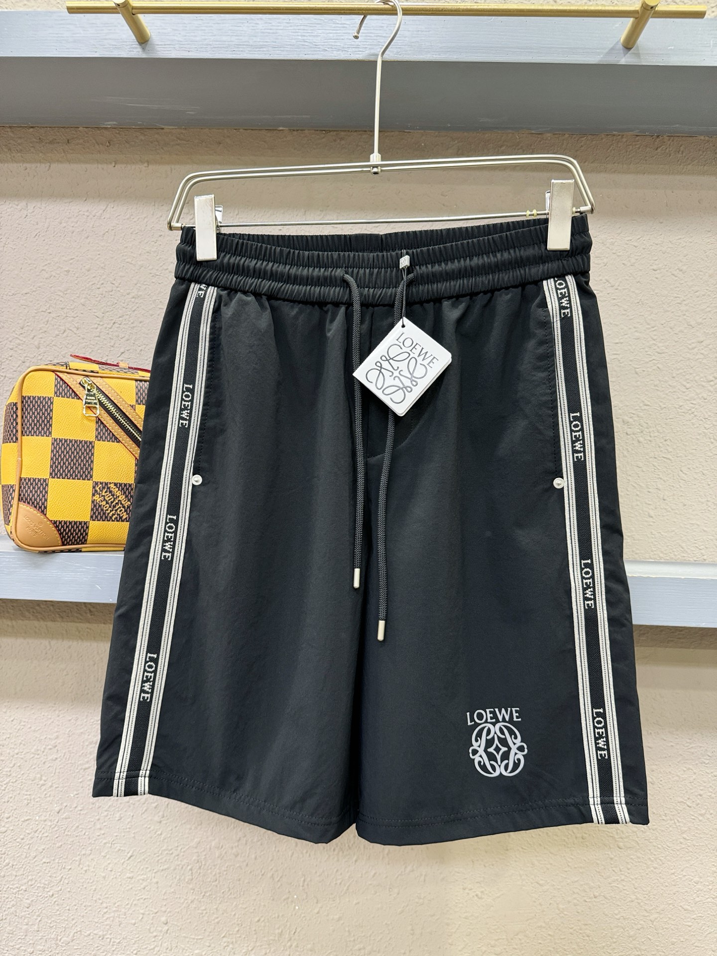 LOEWE罗意威，爆款短裤2026ss新款男士休闲短裤，高端版本！专柜定制面料 透气舒适度高，细节无可挑