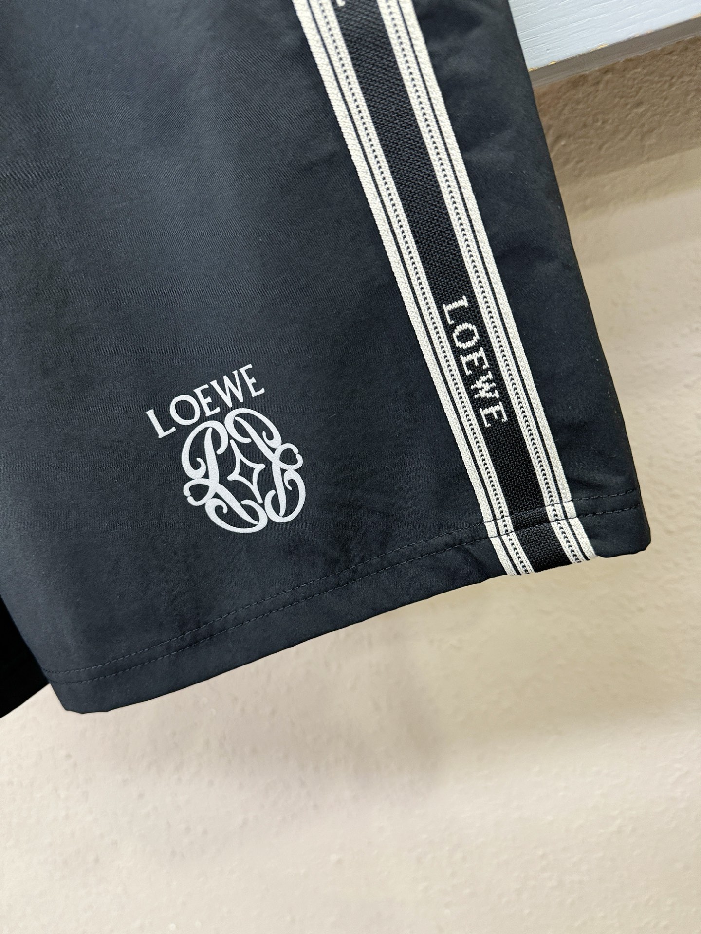 LOEWE罗意威，爆款短裤2026ss新款男士休闲短裤，高端版本！专柜定制面料 透气舒适度高，细节无可挑