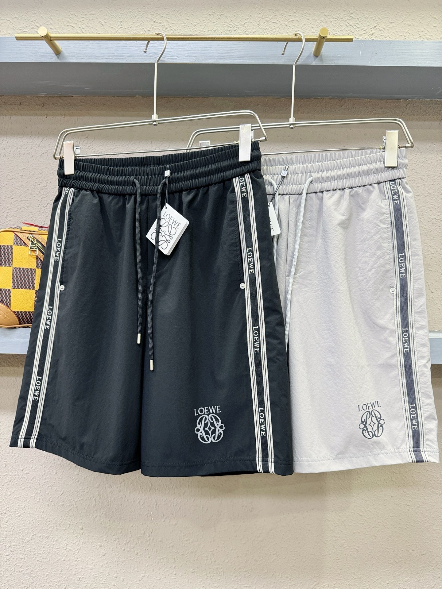 LOEWE罗意威，爆款短裤2026ss新款男士休闲短裤，高端版本！专柜定制面料 透气舒适度高，细节无可挑