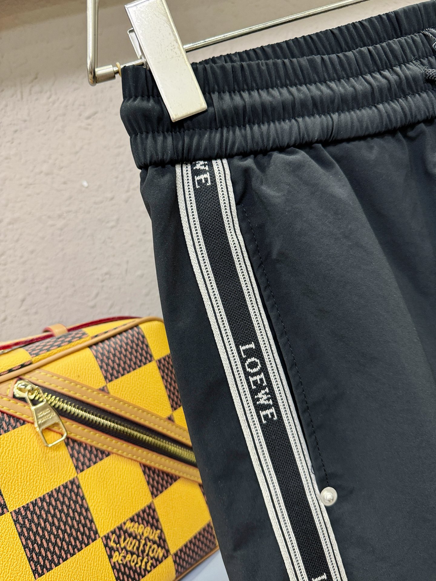 LOEWE罗意威，爆款短裤2026ss新款男士休闲短裤，高端版本！专柜定制面料 透气舒适度高，细节无可挑