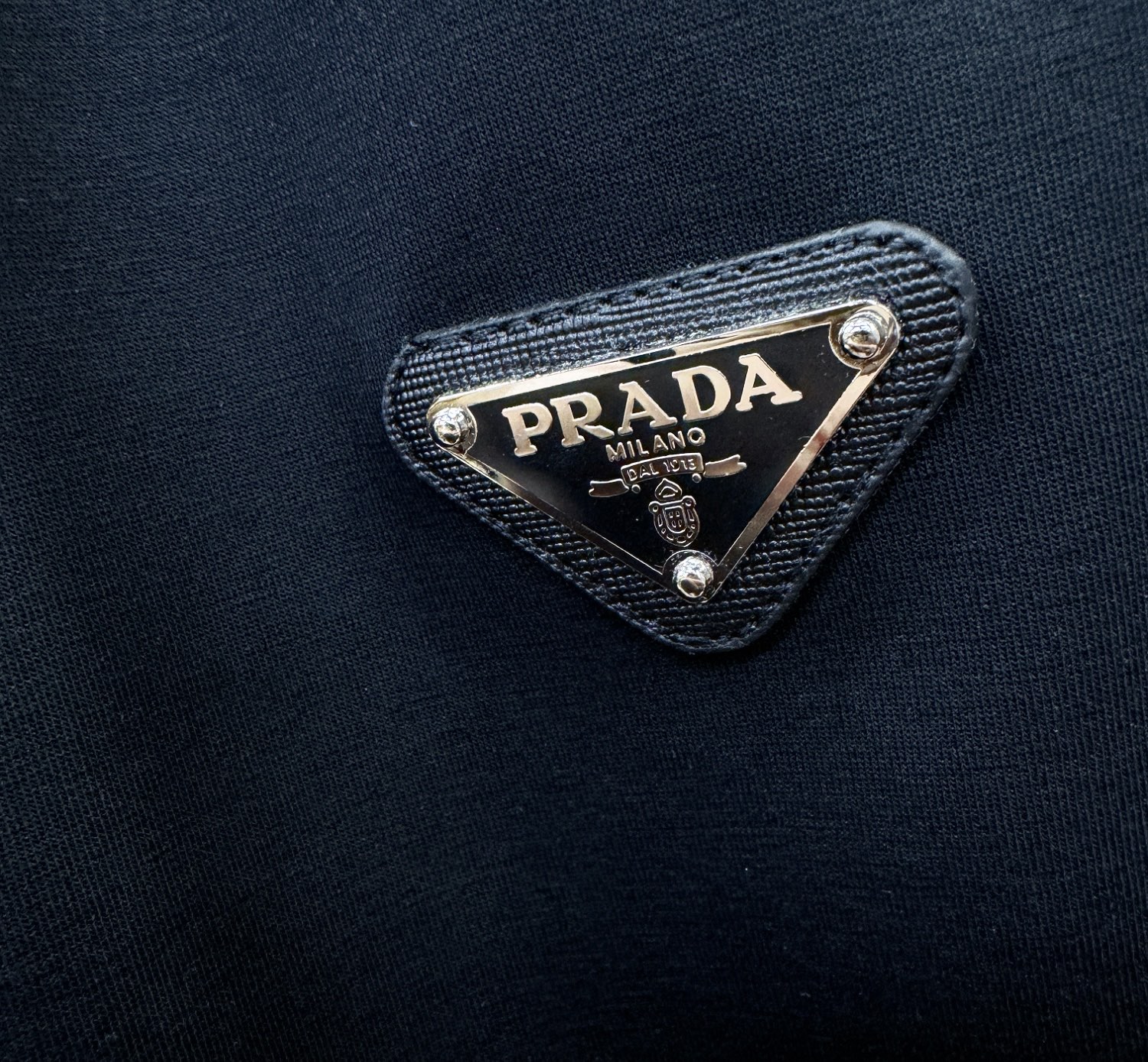 PRADA 普拉达，爆款短裤2026ss新款男士休闲短裤，高端版本！专柜定制面料 透气舒适度高，细节无可