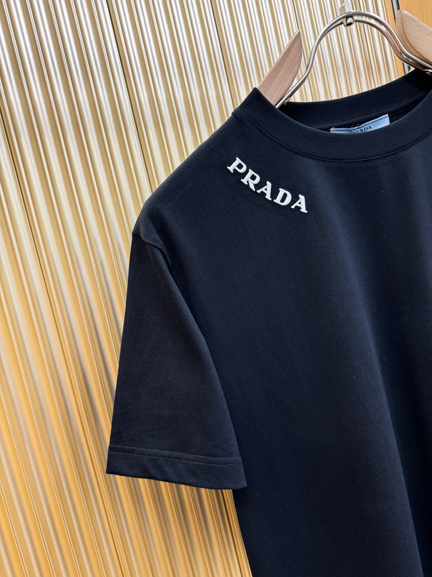 PRADA 普拉达 顶级品质 2026新品短袖！原版定制面料，手感柔软。顶级进口私货，时尚设计潮流短袖，