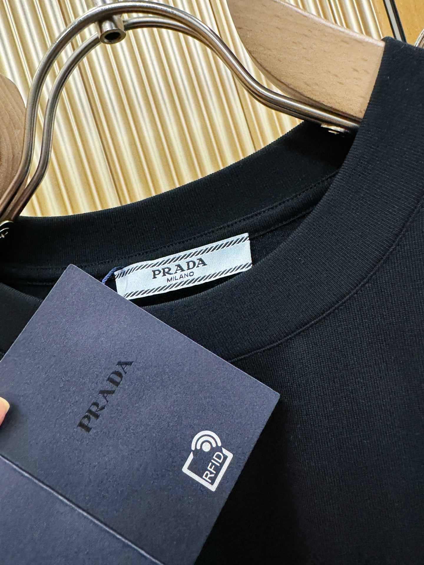 PRADA 普拉达 顶级品质 2026新品短袖！原版定制面料，手感柔软。顶级进口私货，时尚设计潮流短袖，