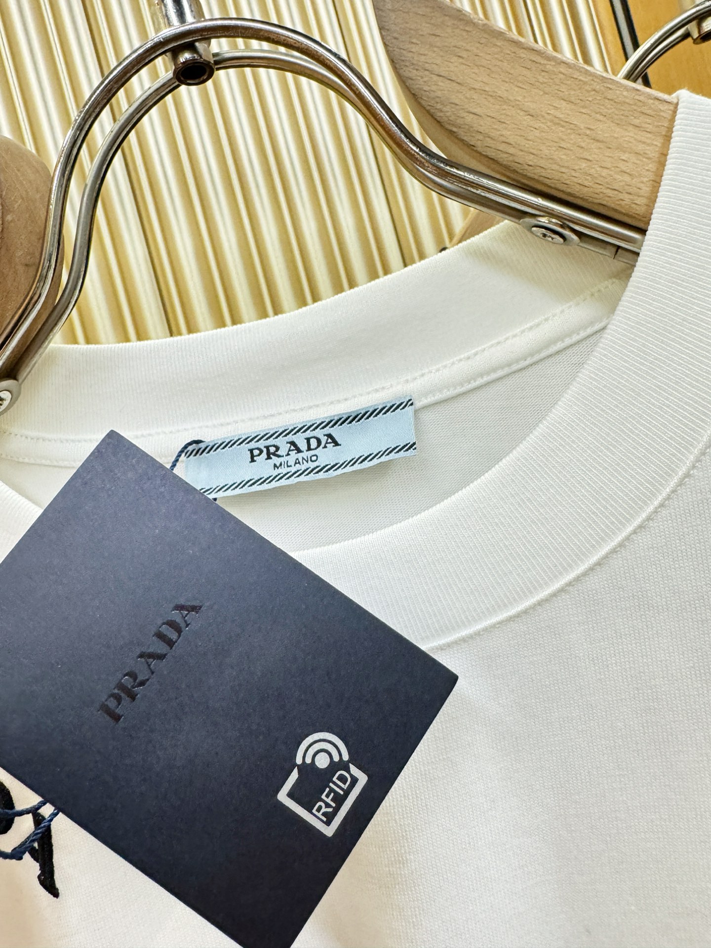 PRADA 普拉达 顶级品质 2026新品短袖！原版定制面料，手感柔软。顶级进口私货，时尚设计潮流短袖，