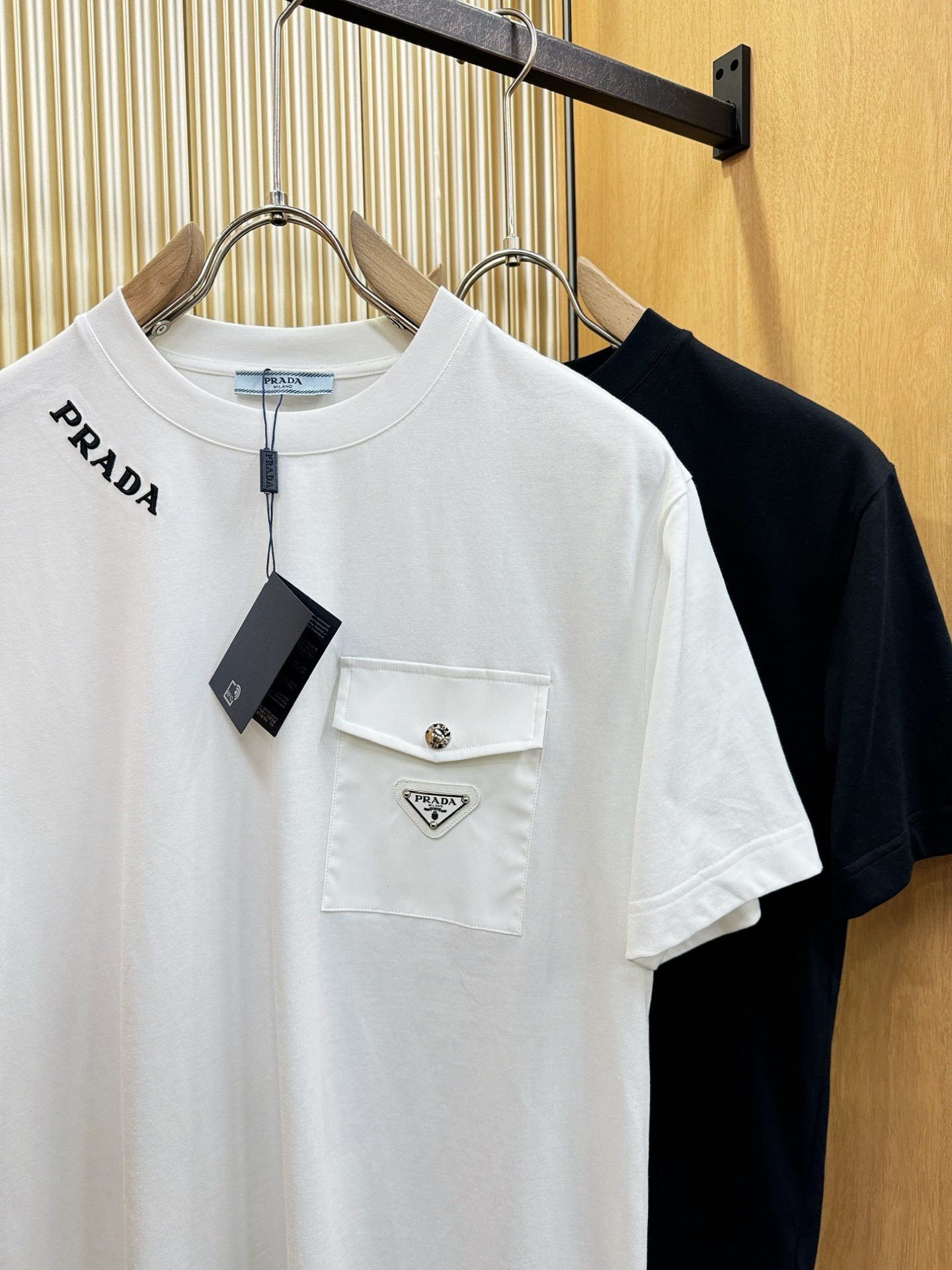 PRADA 普拉达 顶级品质 2026新品短袖！原版定制面料，手感柔软。顶级进口私货，时尚设计潮流短袖，