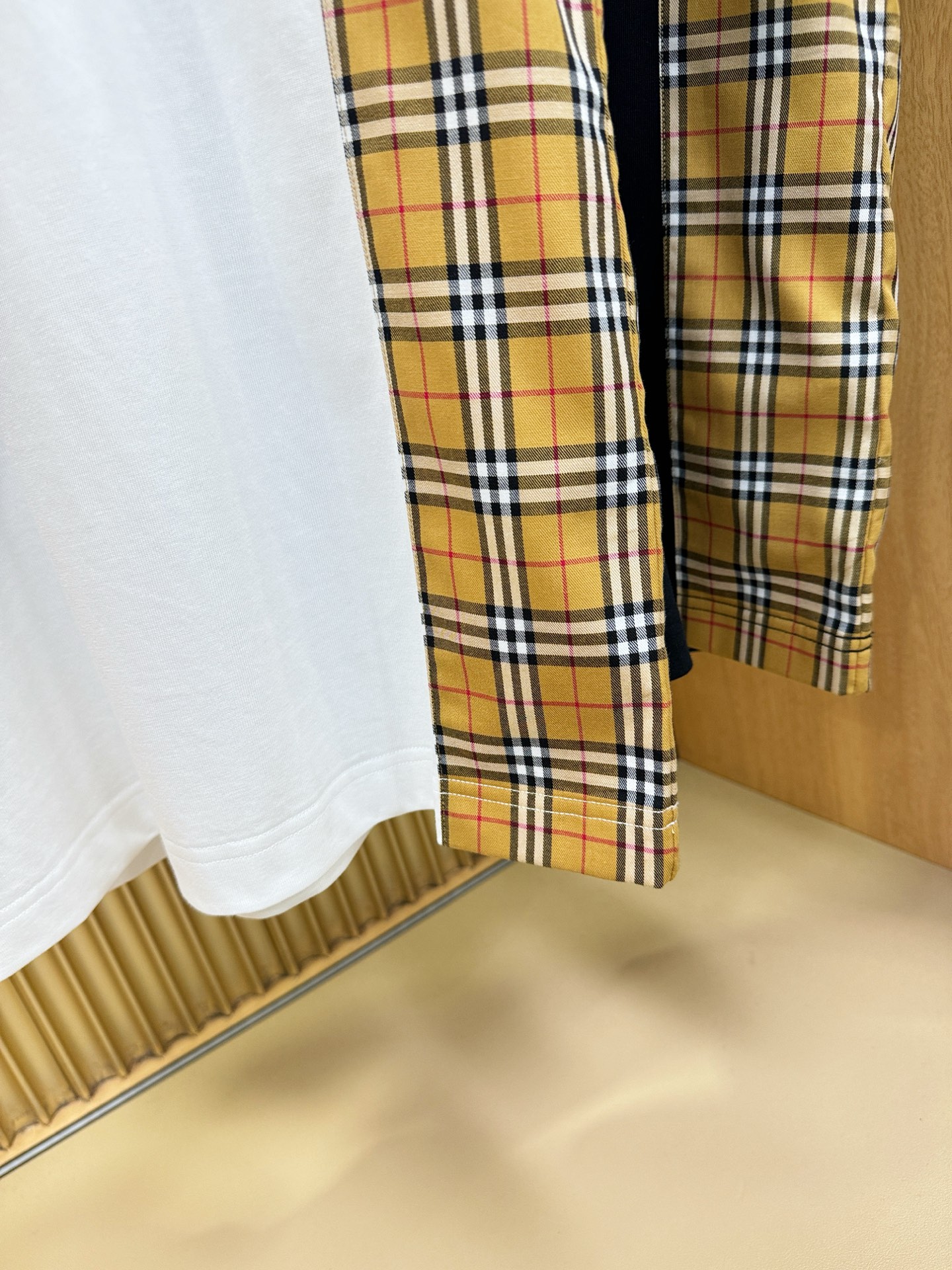 BURBERRY巴宝莉 顶级品质 2026新品短袖！原版定制面料，手感柔软。顶级进口私货，时尚设计潮流短