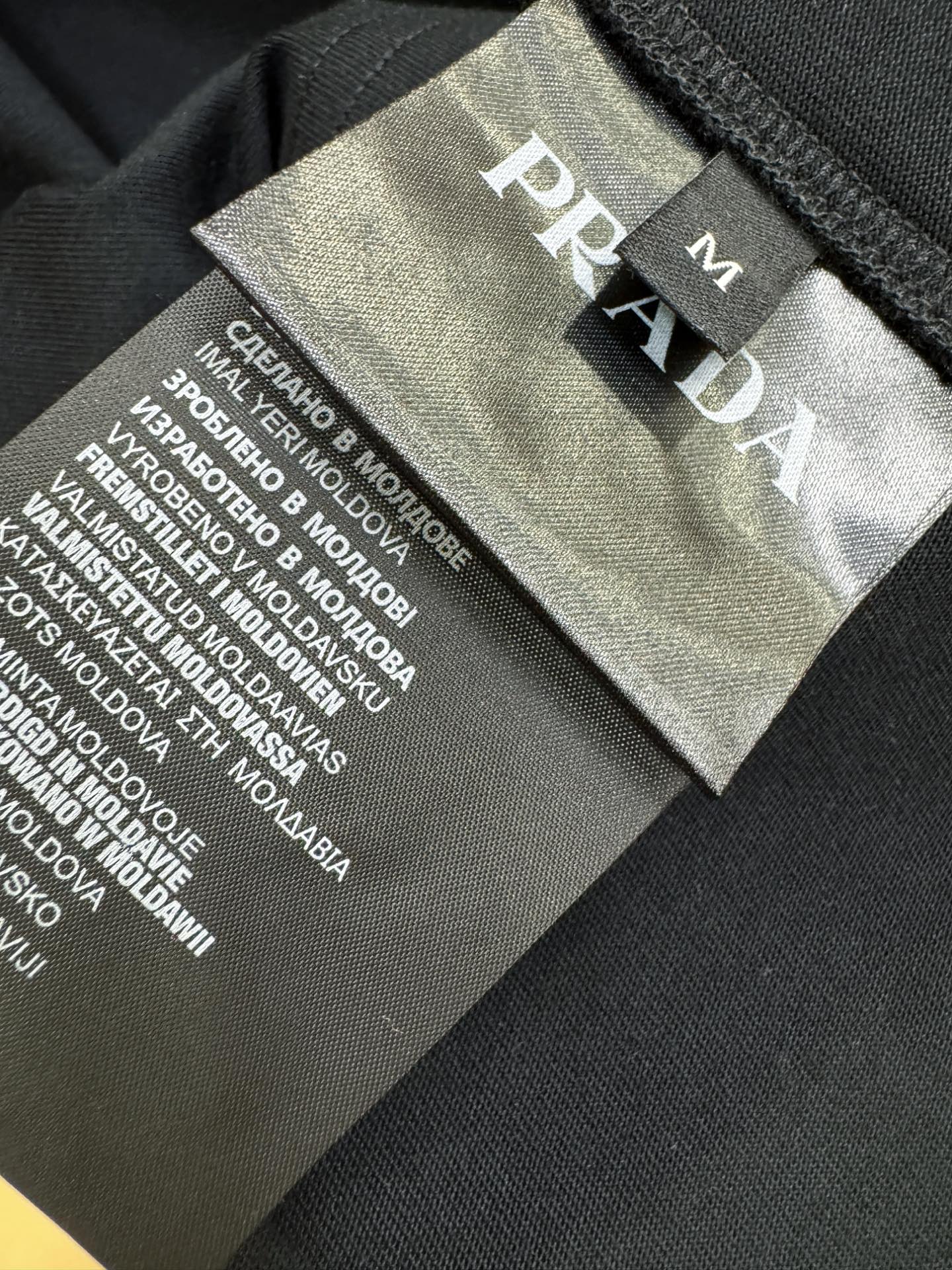 PRADA 普拉达 顶级品质 2026新品短袖！原版定制面料，手感柔软。顶级进口私货，时尚设计潮流短袖，