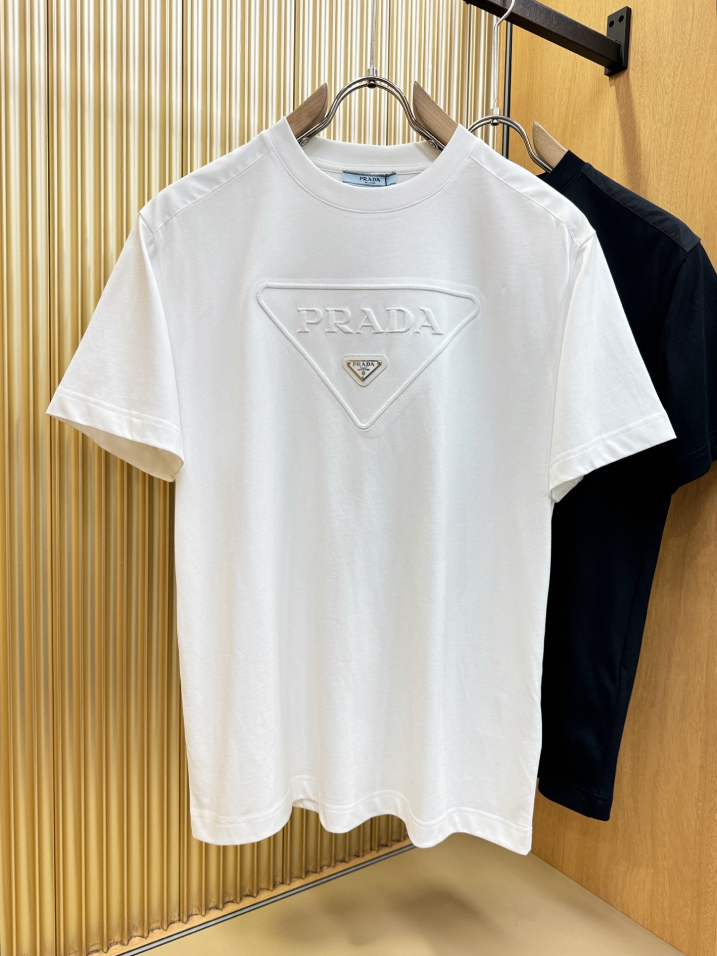 PRADA 普拉达 顶级品质 2026新品短袖！原版定制面料，手感柔软。顶级进口私货，时尚设计潮流短袖，